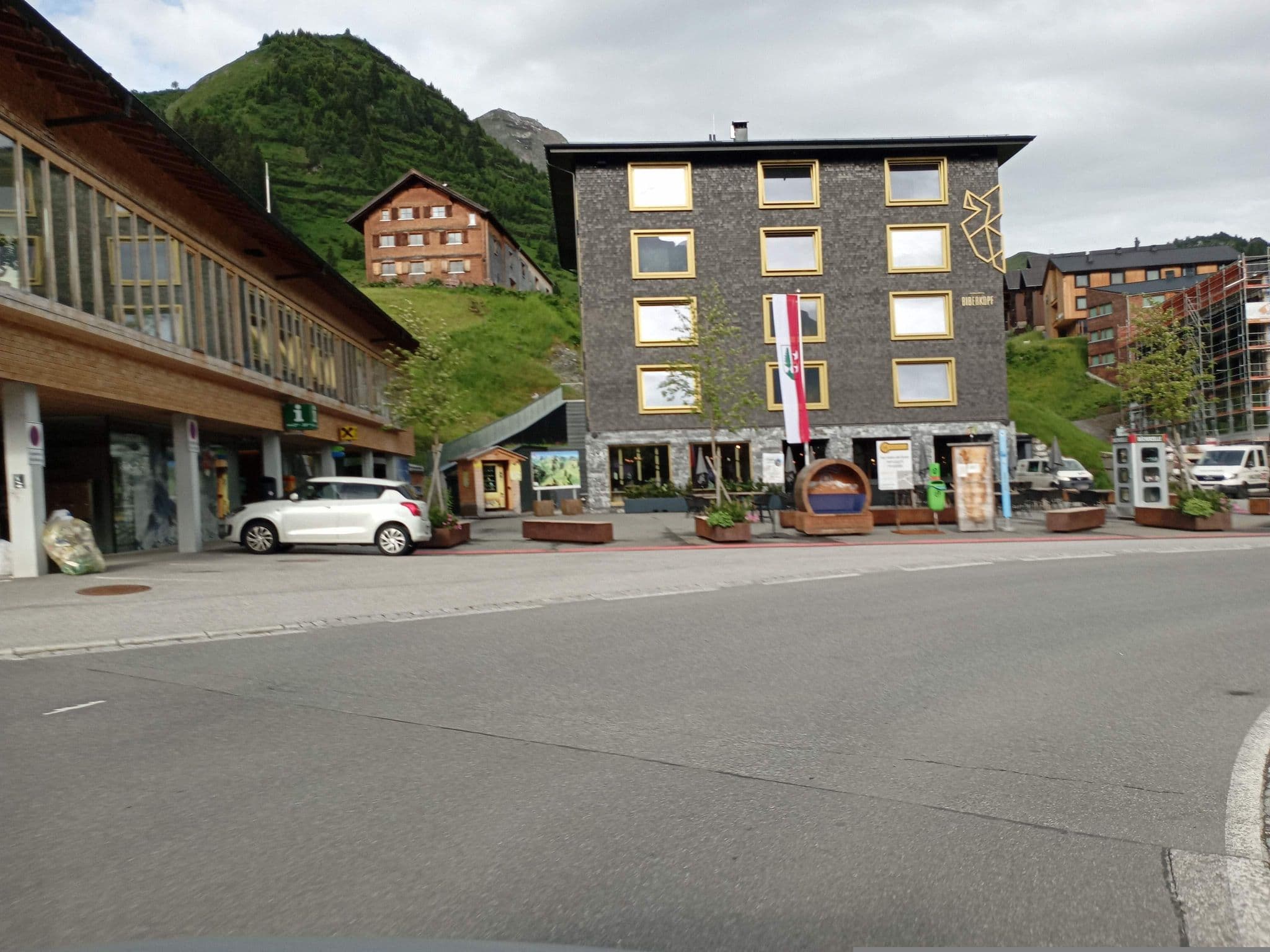Street view near Hotel Sonnenfluh, Lech — © atze02 (CC BY-SA · Mapillary)