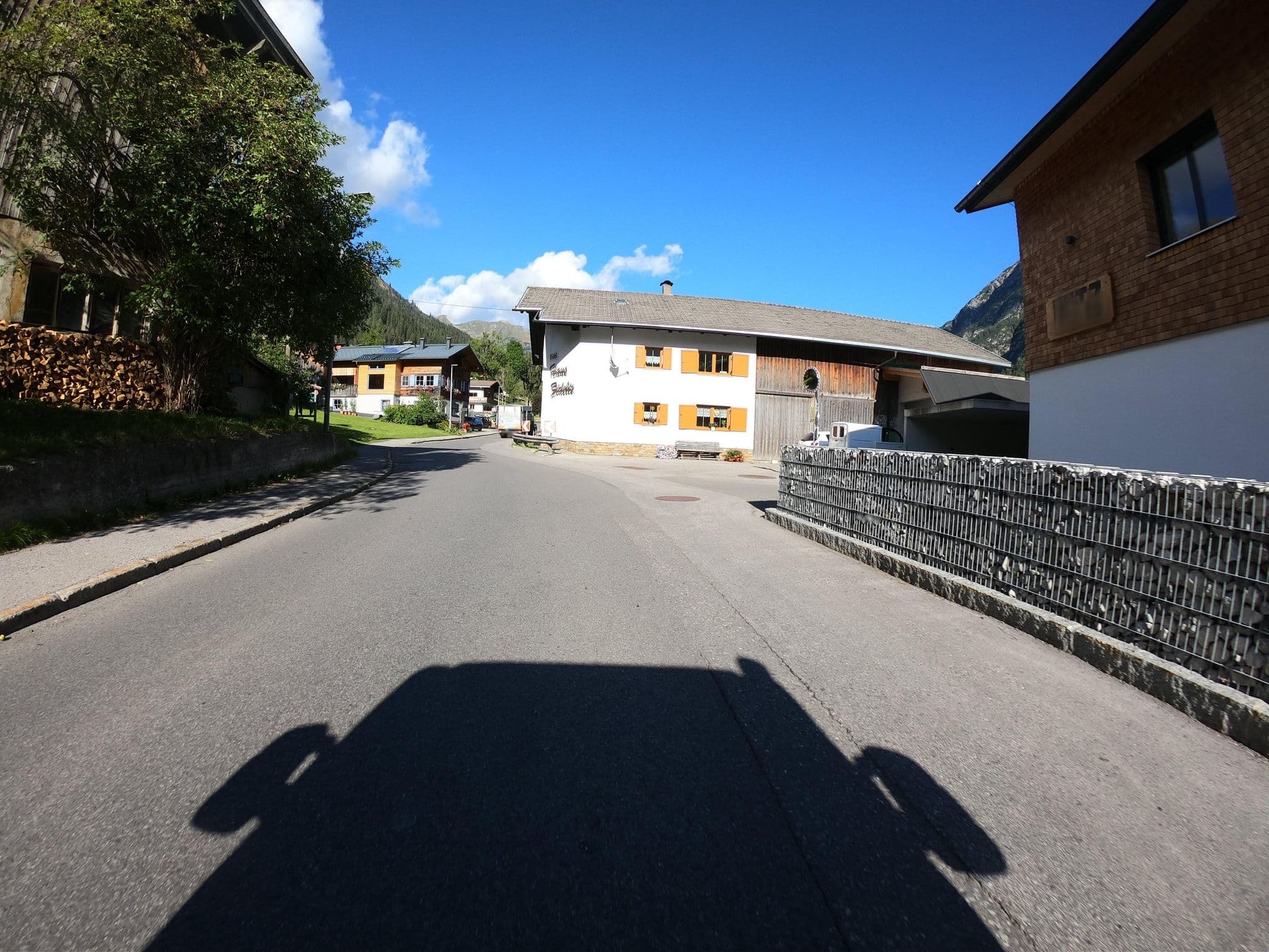 Street view near Gästehaus Bergheimat, Pettneu — © joostjakob (CC BY-SA · Mapillary)