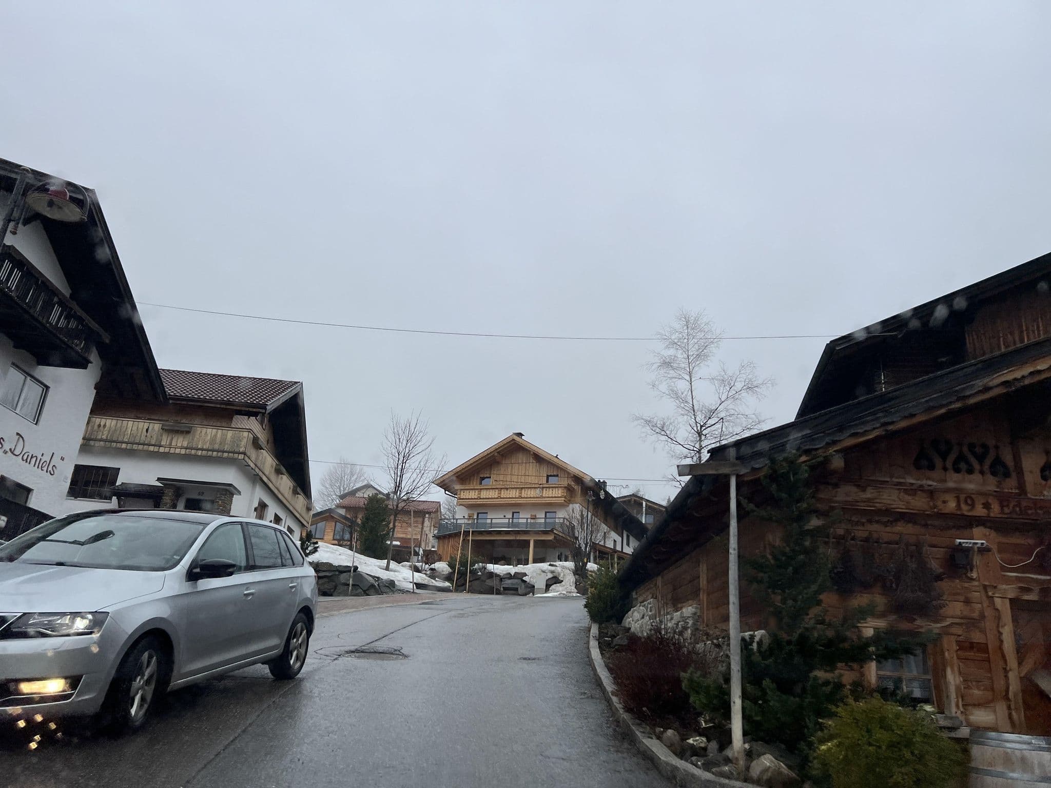 Street view near Hotel Edelweiß Sprenger GmbH & CoKG, Höfen — © ottor (CC BY-SA · Mapillary)