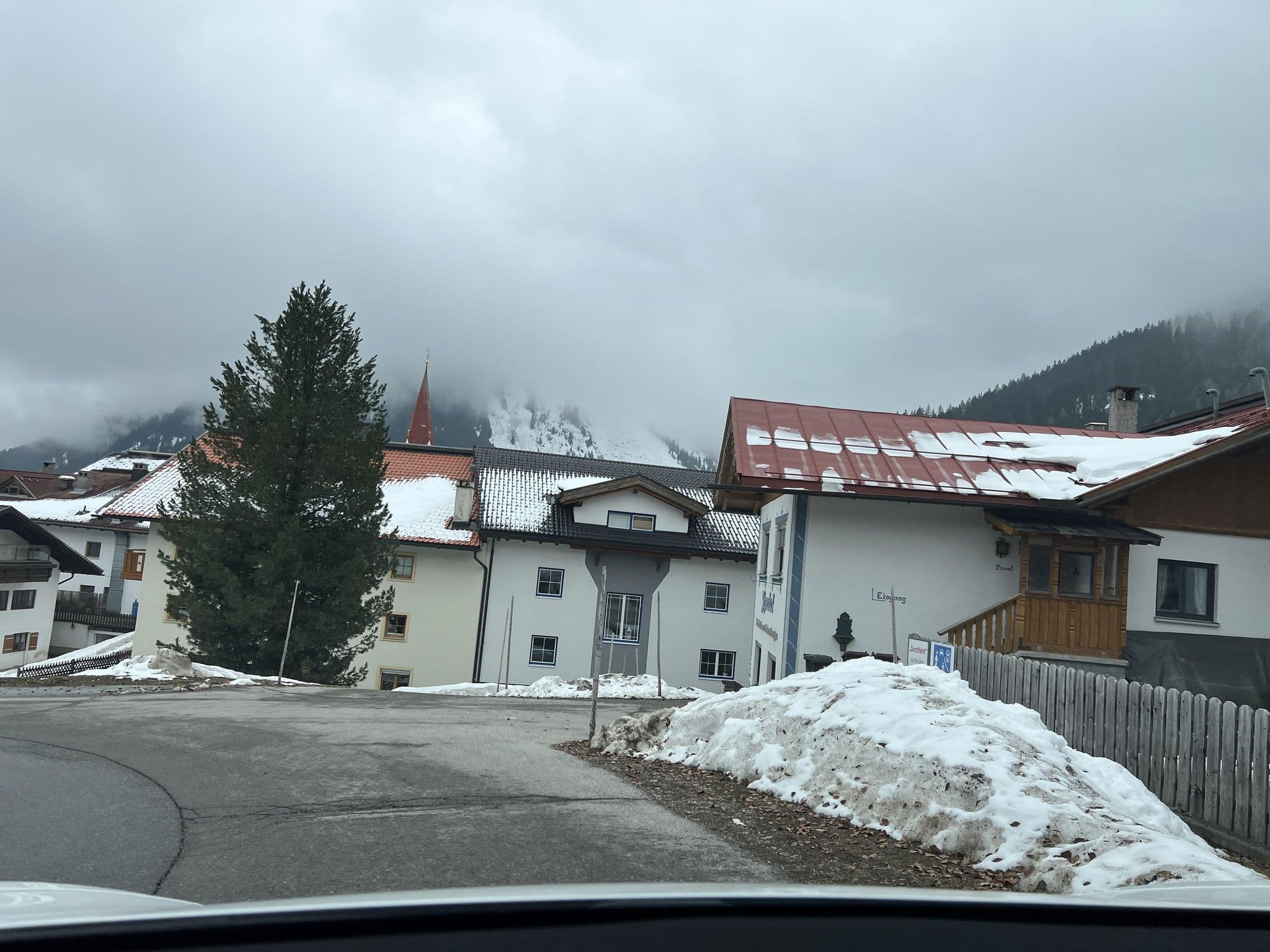 Street view near Aparthotels Berwang, Haus Cornelia en Haus Wiesengrund, Höfen — © ottor (CC BY-SA · Mapillary)