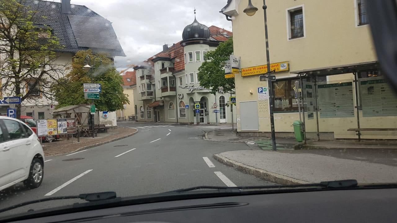 Street view near Hotel Restaurant Goldener Löwe, Zirl — © mik007 (CC BY-SA · Mapillary)