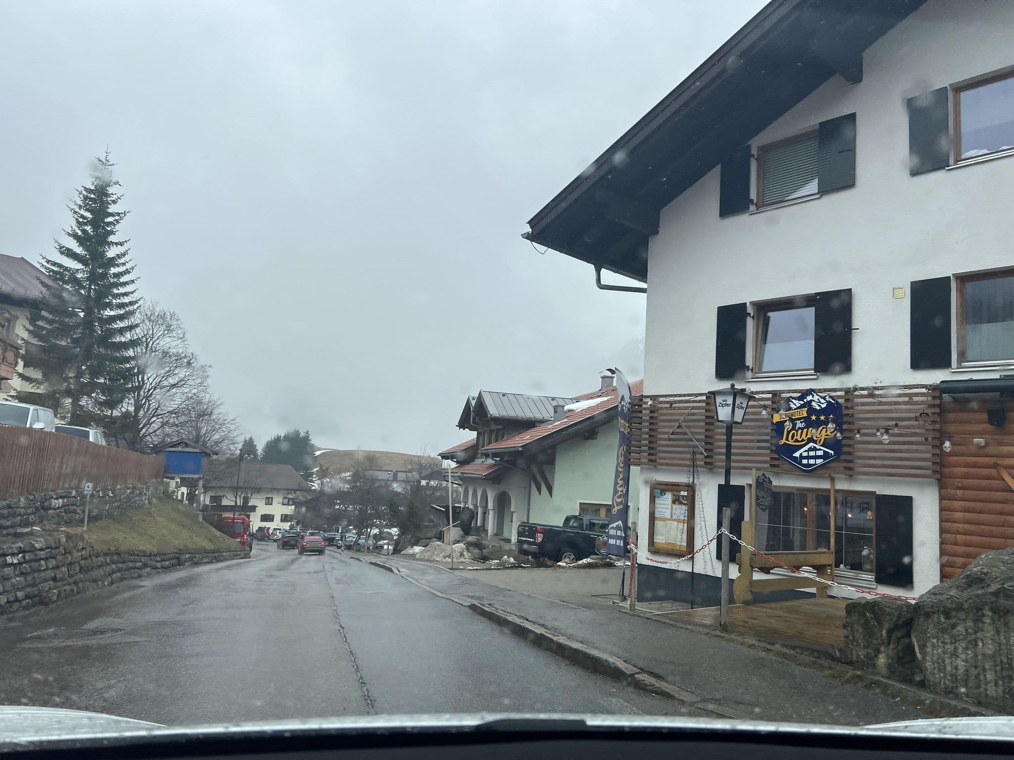 Street view near Berghotel The Lounge, Höfen — © ottor (CC BY-SA · Mapillary)