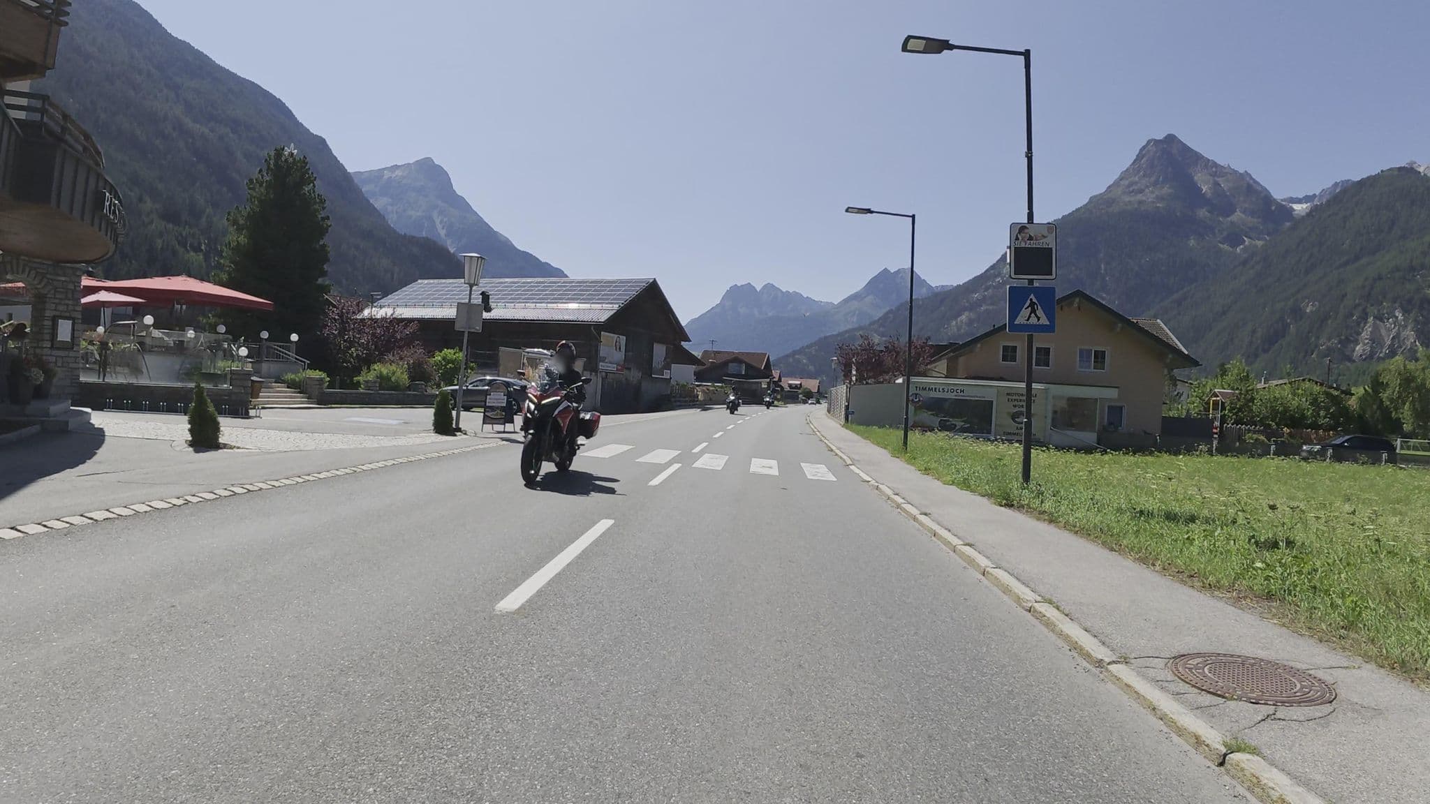Street view near Hotel Bergwelt Längenfeld, Längenfeld — © Guzzi_Franze (CC BY-SA · Mapillary)