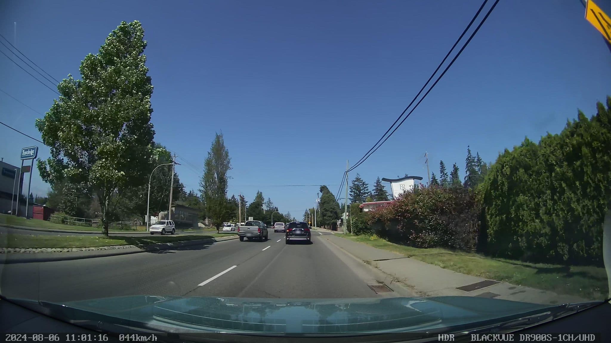 Street view near Paradise Seashell Motel, Parksville — © davidmetcalfe (CC BY-SA · Mapillary)