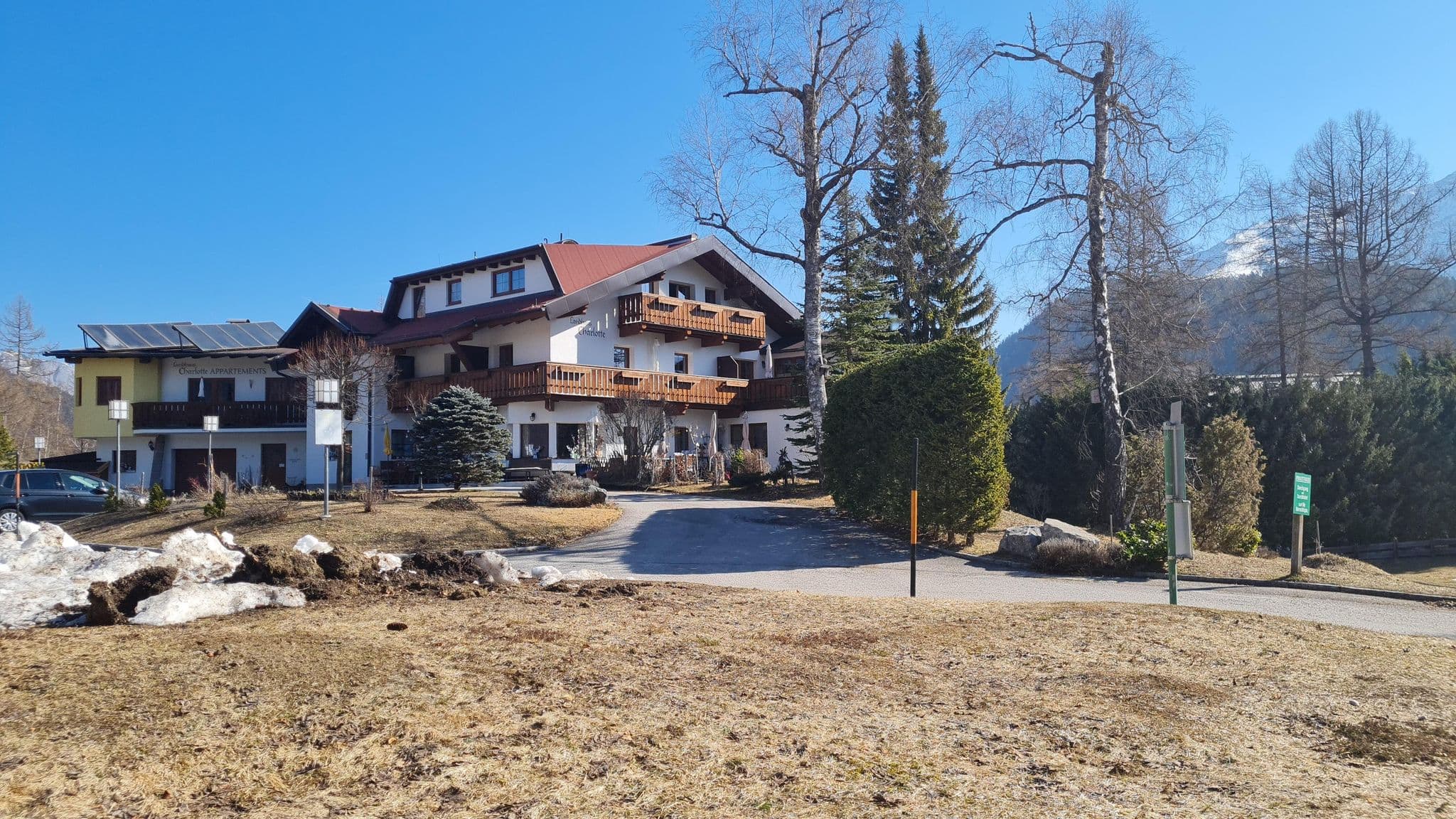 Street view near S'Alte Wirtshaus am Geigenbichl, Seefeld in Tirol — © curly (CC BY-SA · Mapillary)