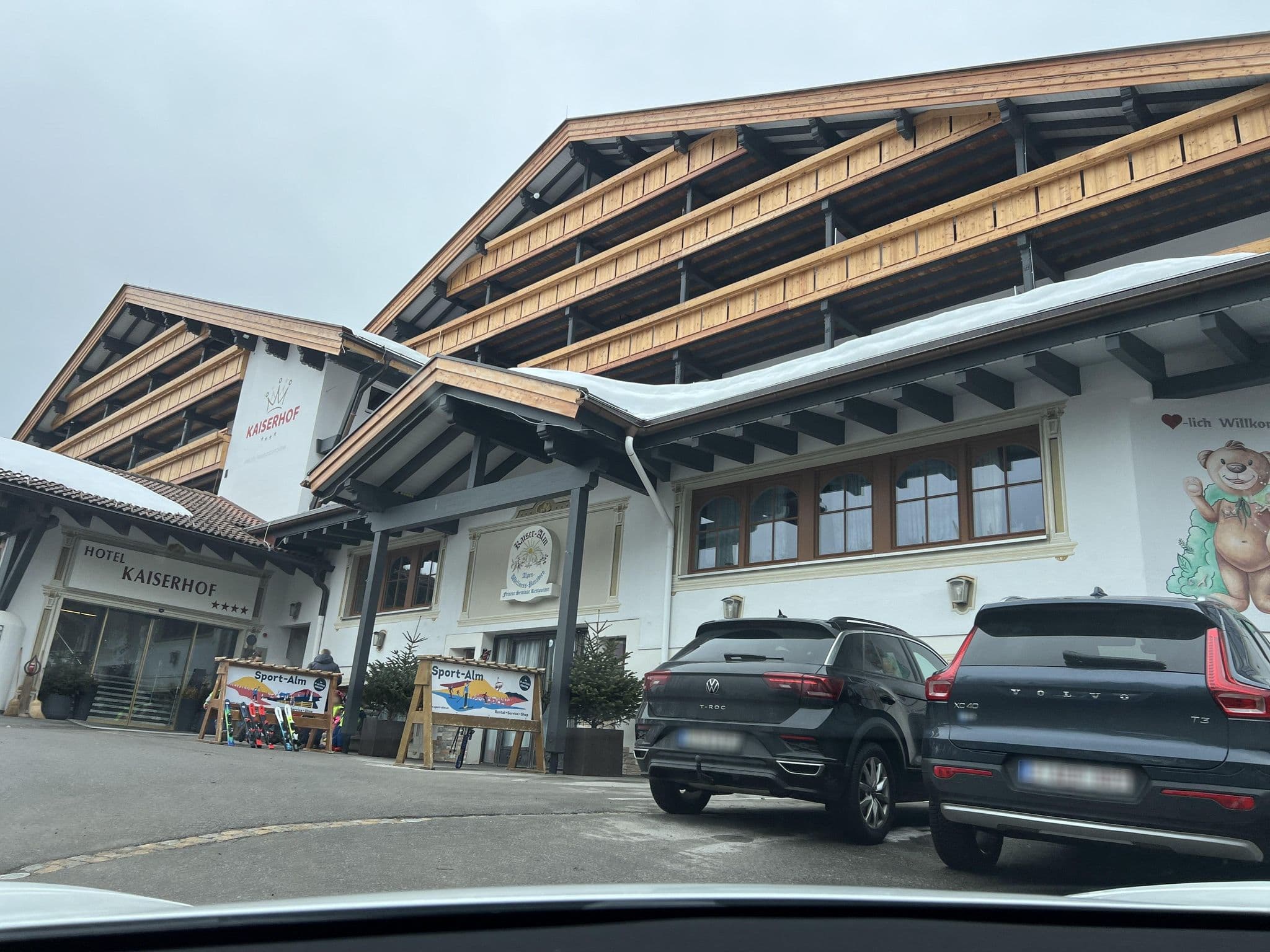 Street view near Familien- & Kinderhotel Kaiserhof, Höfen — © ottor (CC BY-SA · Mapillary)
