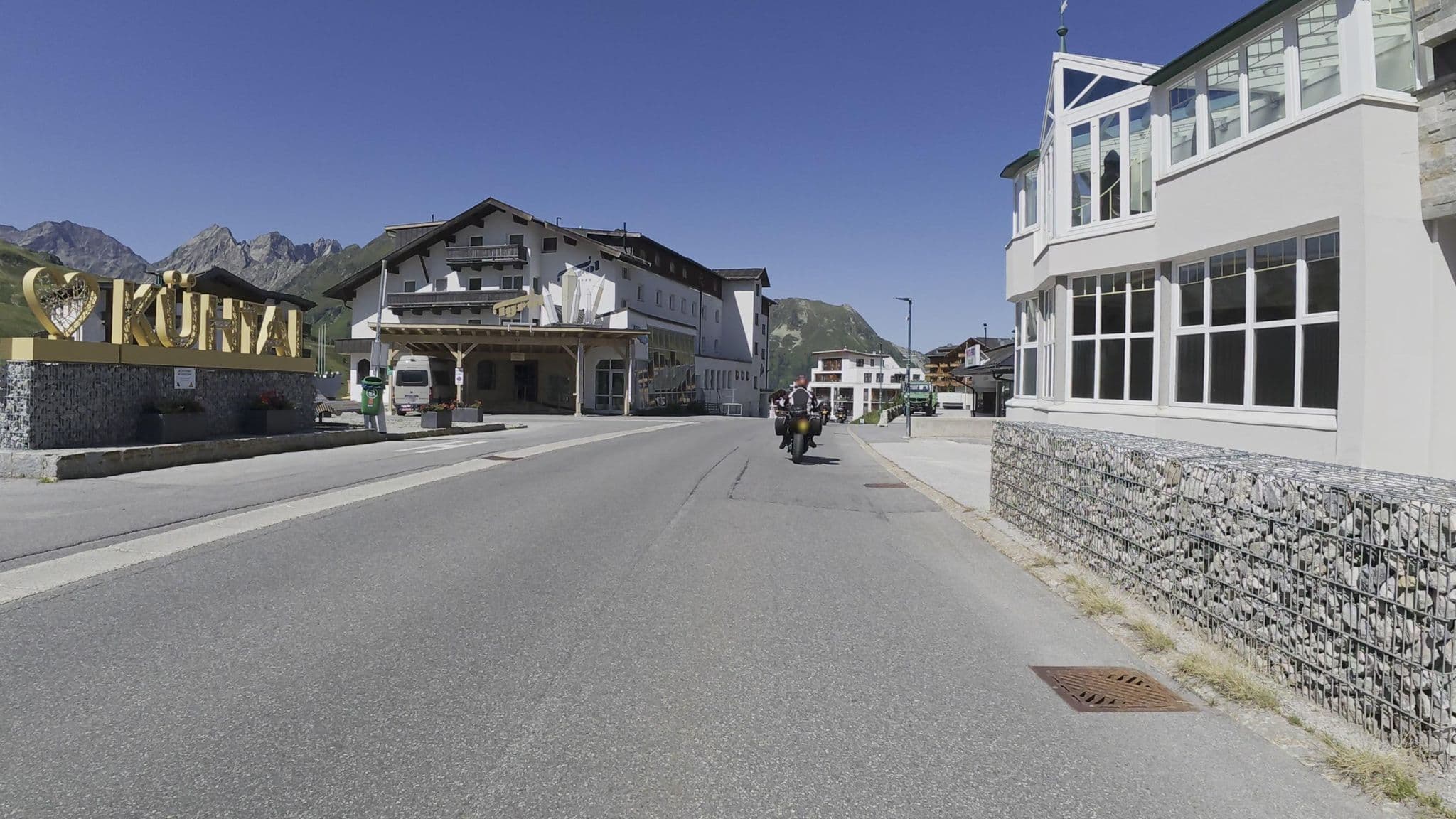 Street view near Alpenresidenz Mooshaus - Fam Gerber, Stams — © Guzzi_Franze (CC BY-SA · Mapillary)