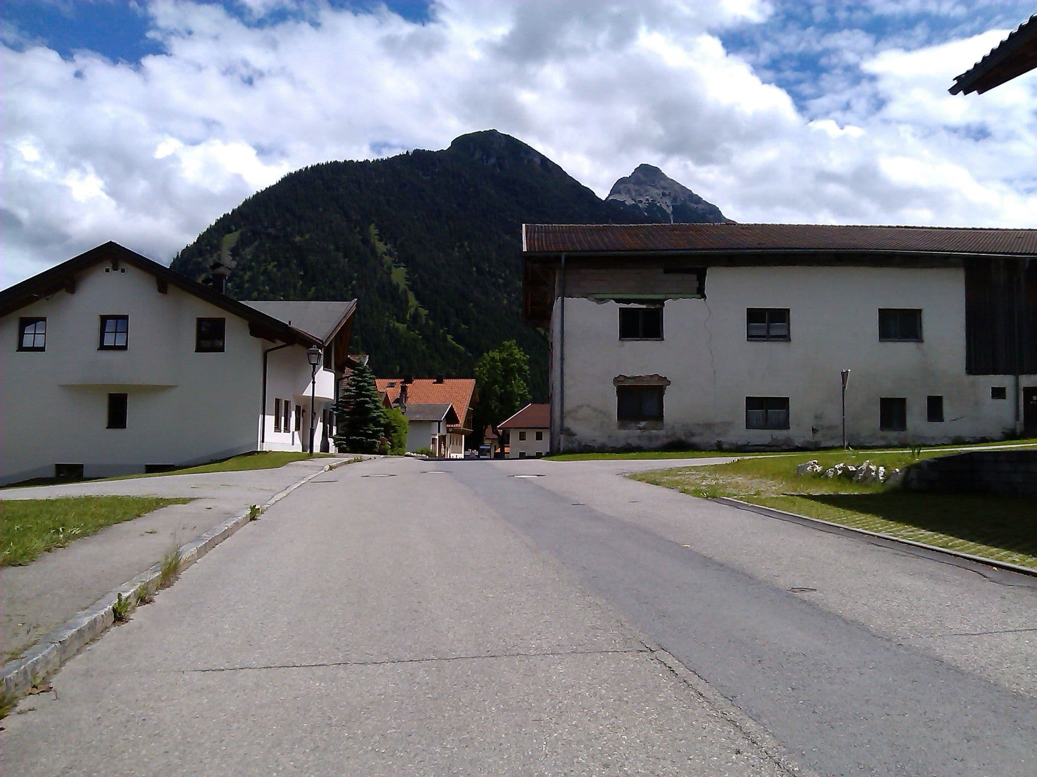 Street view near Appartementhaus Gladbach, Breitenwang — © changchun1 (CC BY-SA · Mapillary)