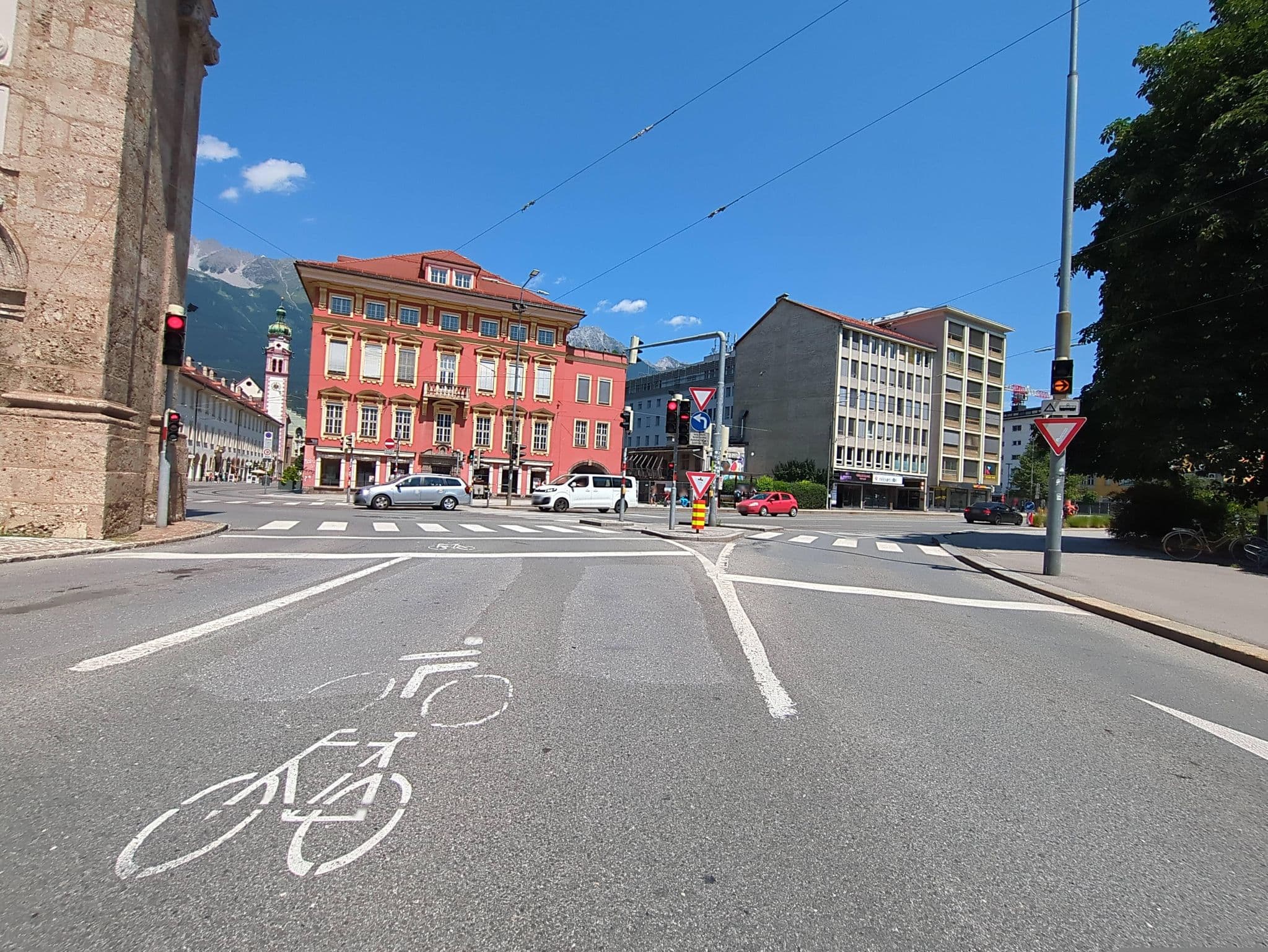 Street view near Sulzenauer Hutte, Innsbruck — © innsbruck-barrierefrei (CC BY-SA · Mapillary)