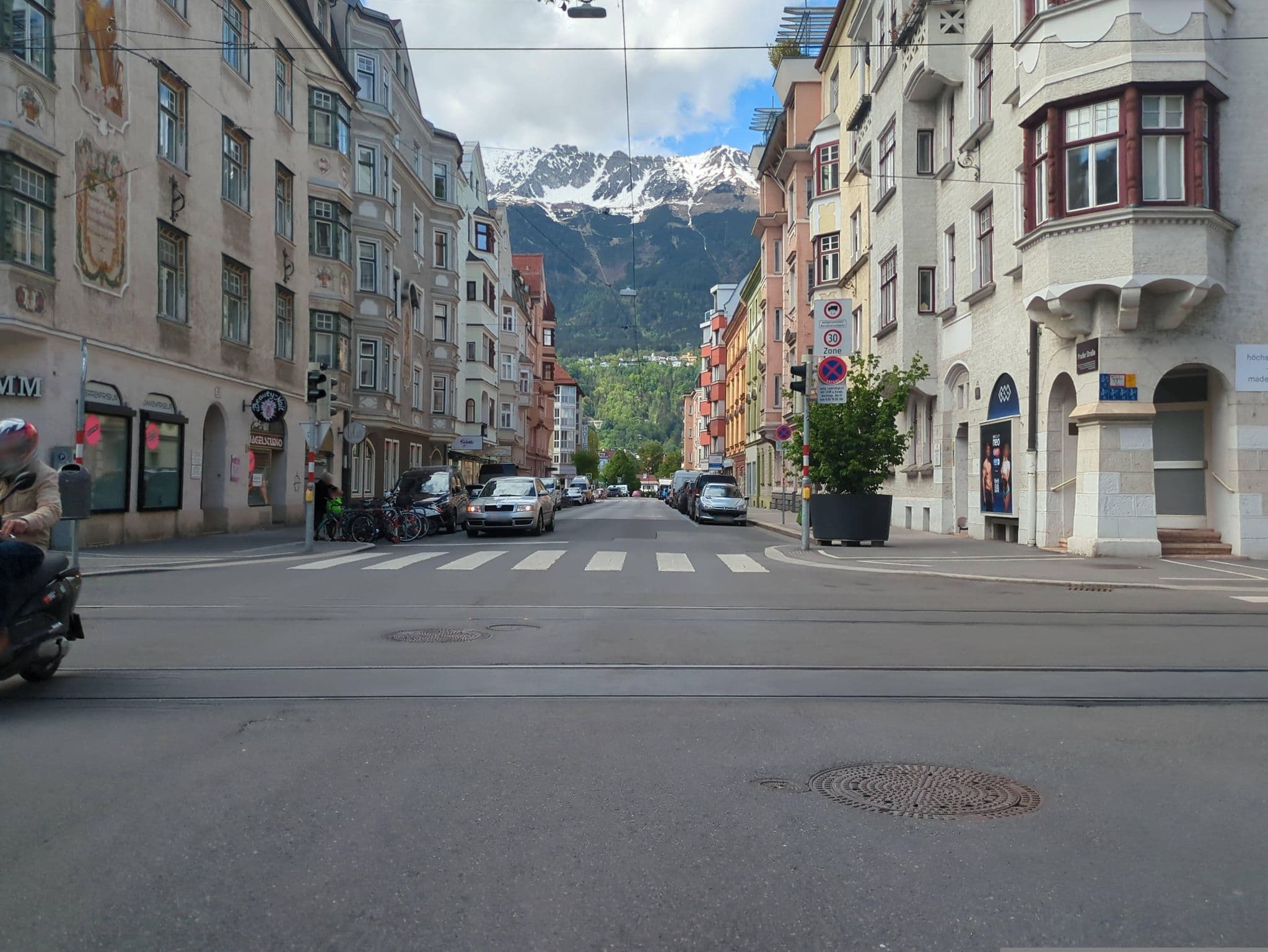 Street view near Kosmetik Visage Gerlinde Jirka, Pradl — © Innsbruck_barrierefrei (CC BY-SA · Mapillary)