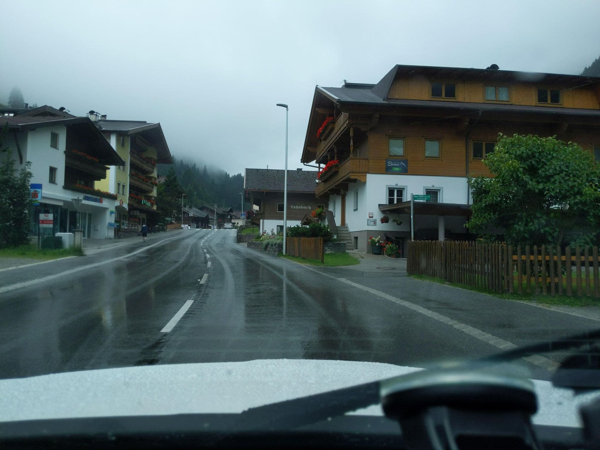 Street view near Haus Unterneuraut, Tux — © littlefool (CC BY-SA · Mapillary)
