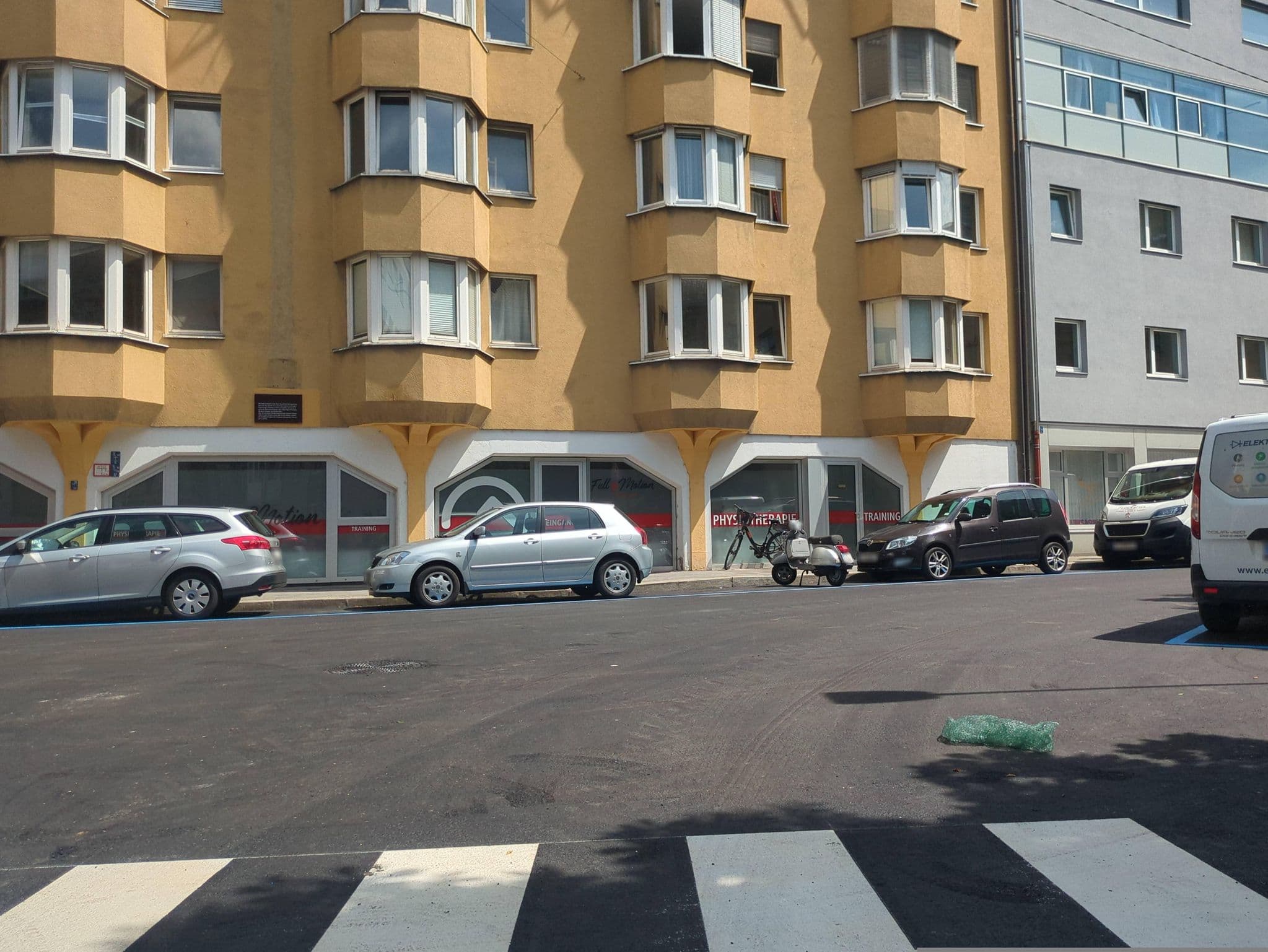 Street view near Neue Regensburger, Pradl — © innsbruck-barrierefrei (CC BY-SA · Mapillary)