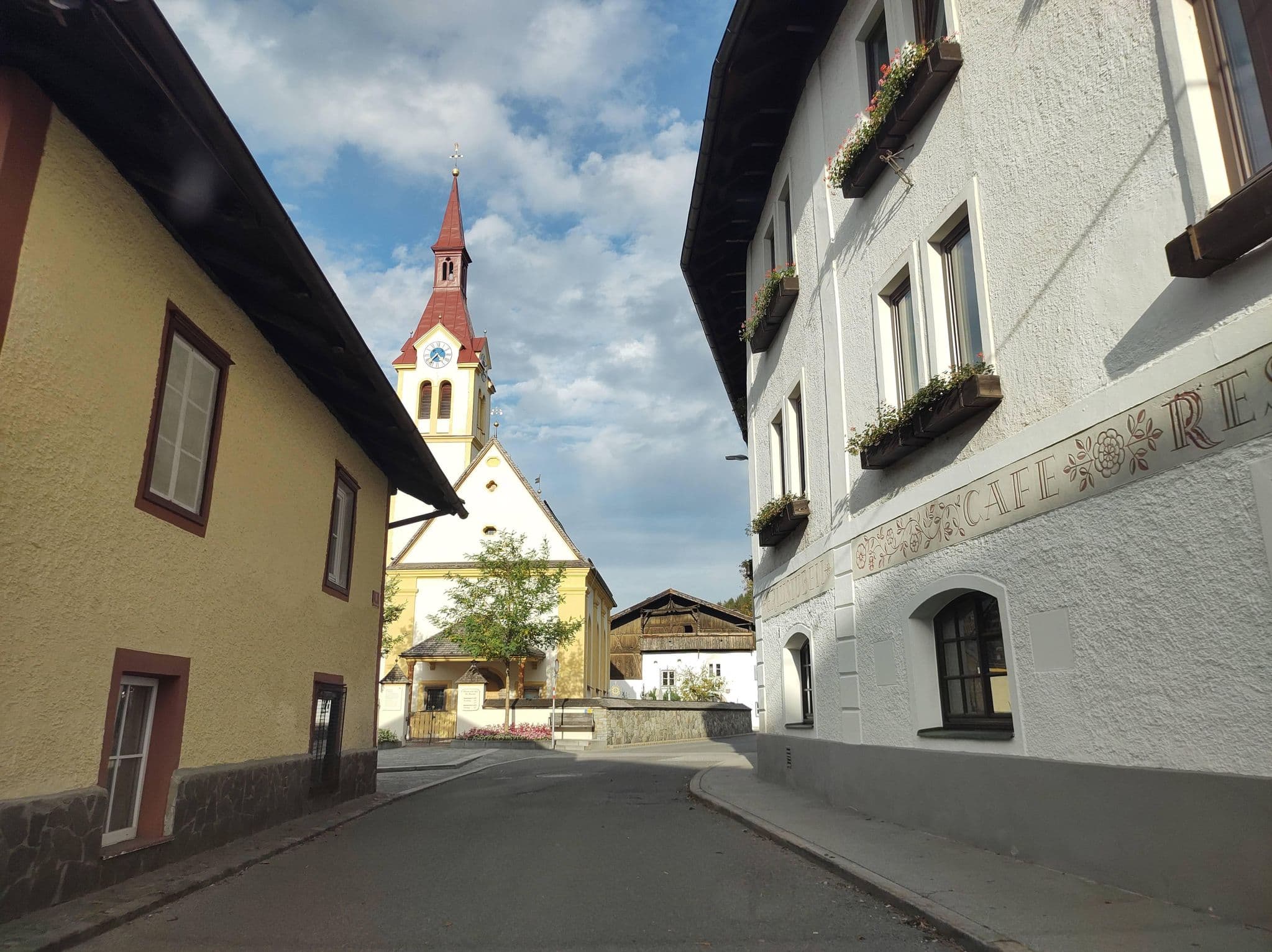 Street view near BAH Hotelanlagen GmbH, Igls — © thetornado76 (CC BY-SA · Mapillary)