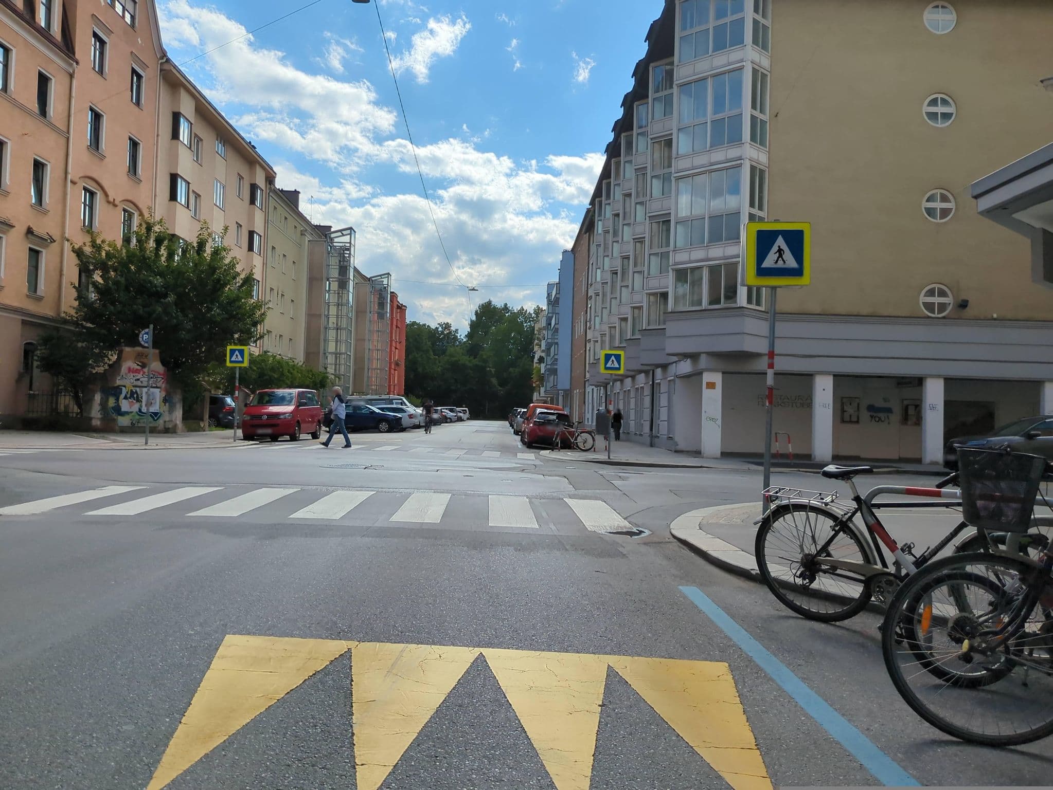 Street view near Alpinpark Hotel, Pradl — © innsbruck-barrierefrei (CC BY-SA · Mapillary)