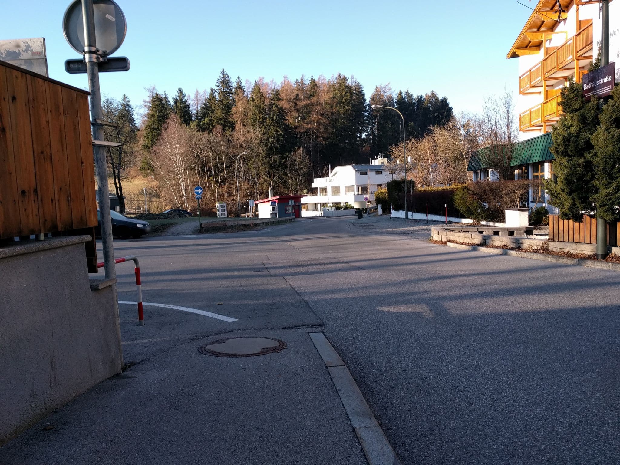 Street view near Alpine Wellfit Hotel Eagles-Astoria, Igls — © puerki (CC BY-SA · Mapillary)