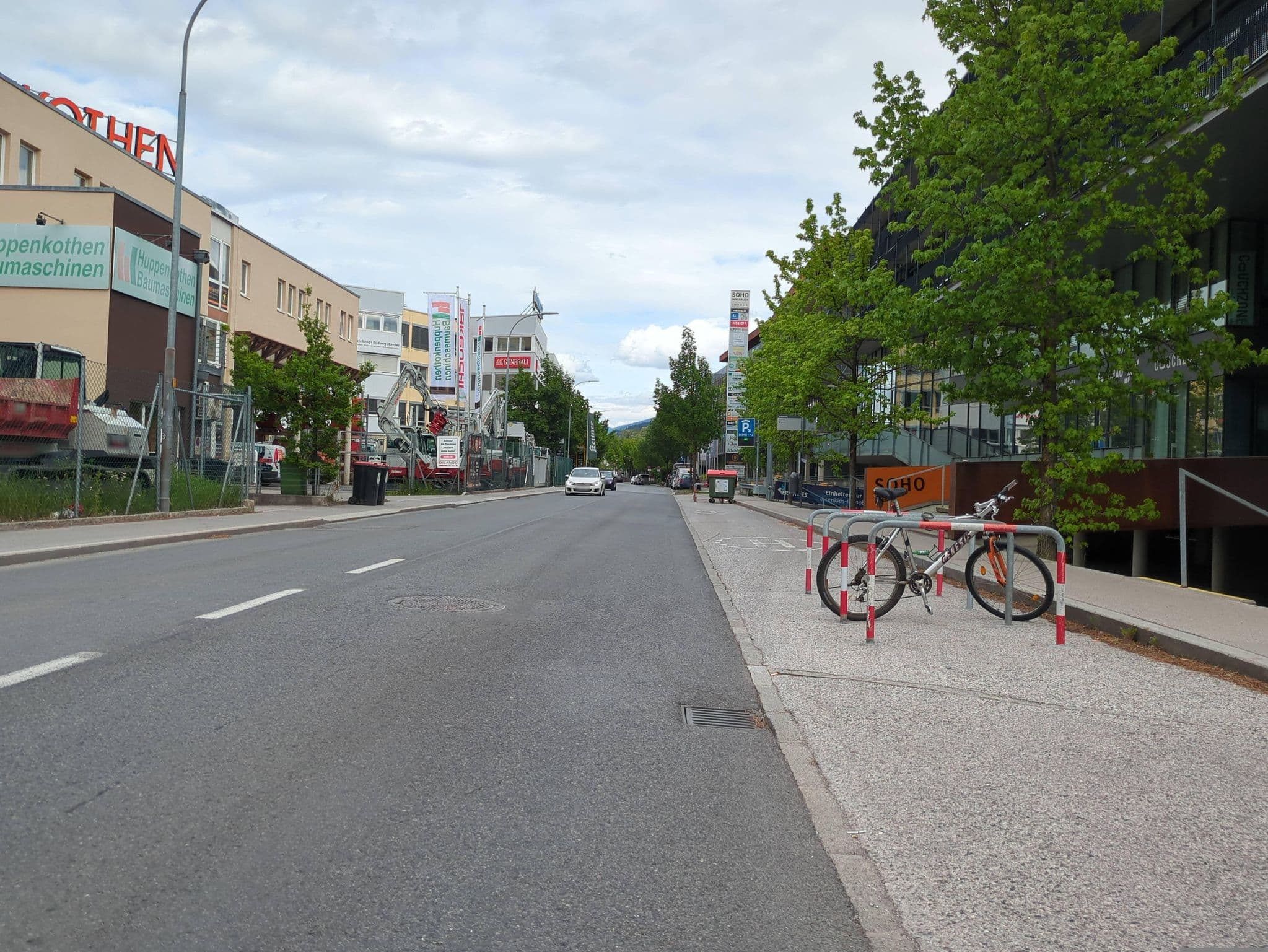 Street view near Hellebart, Pradl — © Innsbruck_barrierefrei (CC BY-SA · Mapillary)