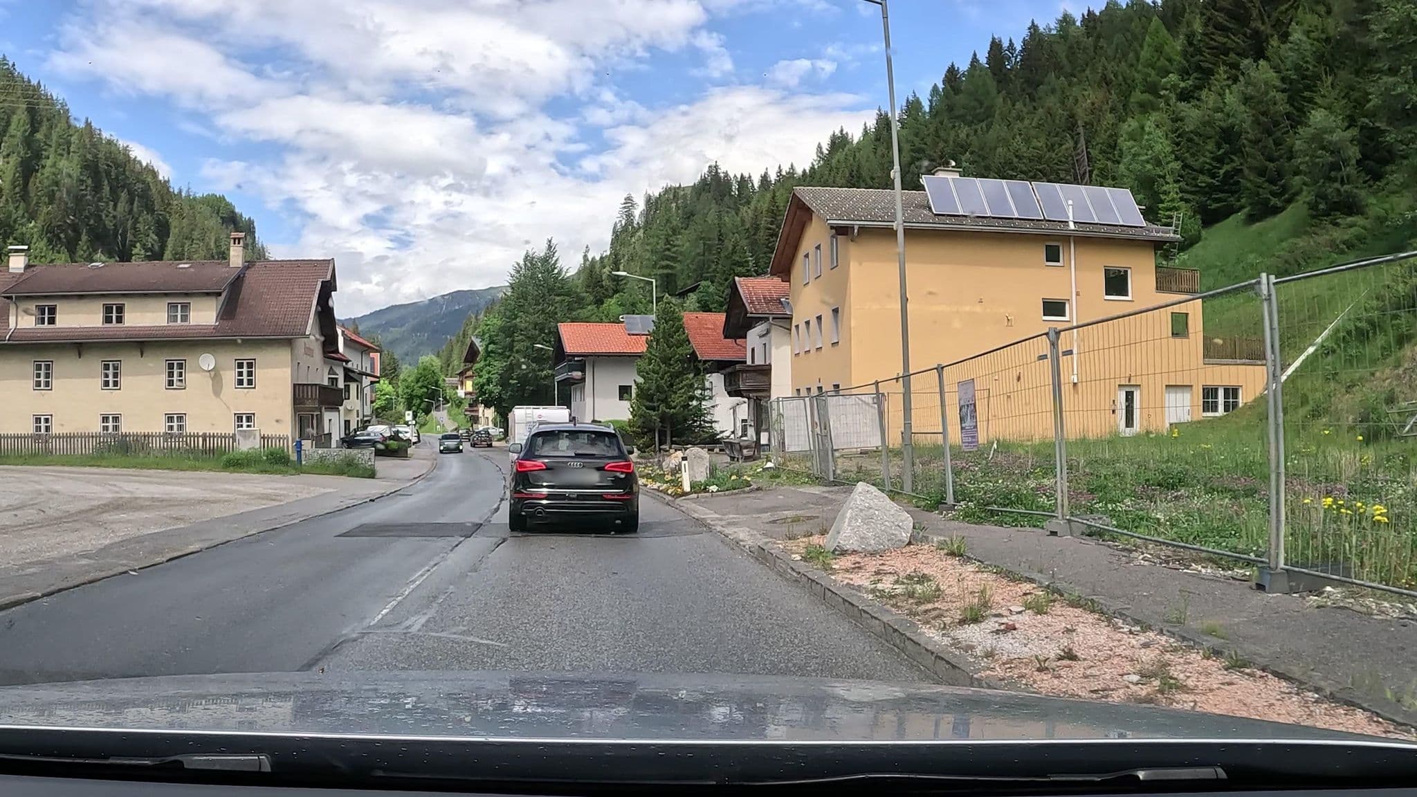 Street view near Hotel - Restaurant Weisses Rössl, Gries am Brenner — © stefanro74 (CC BY-SA · Mapillary)