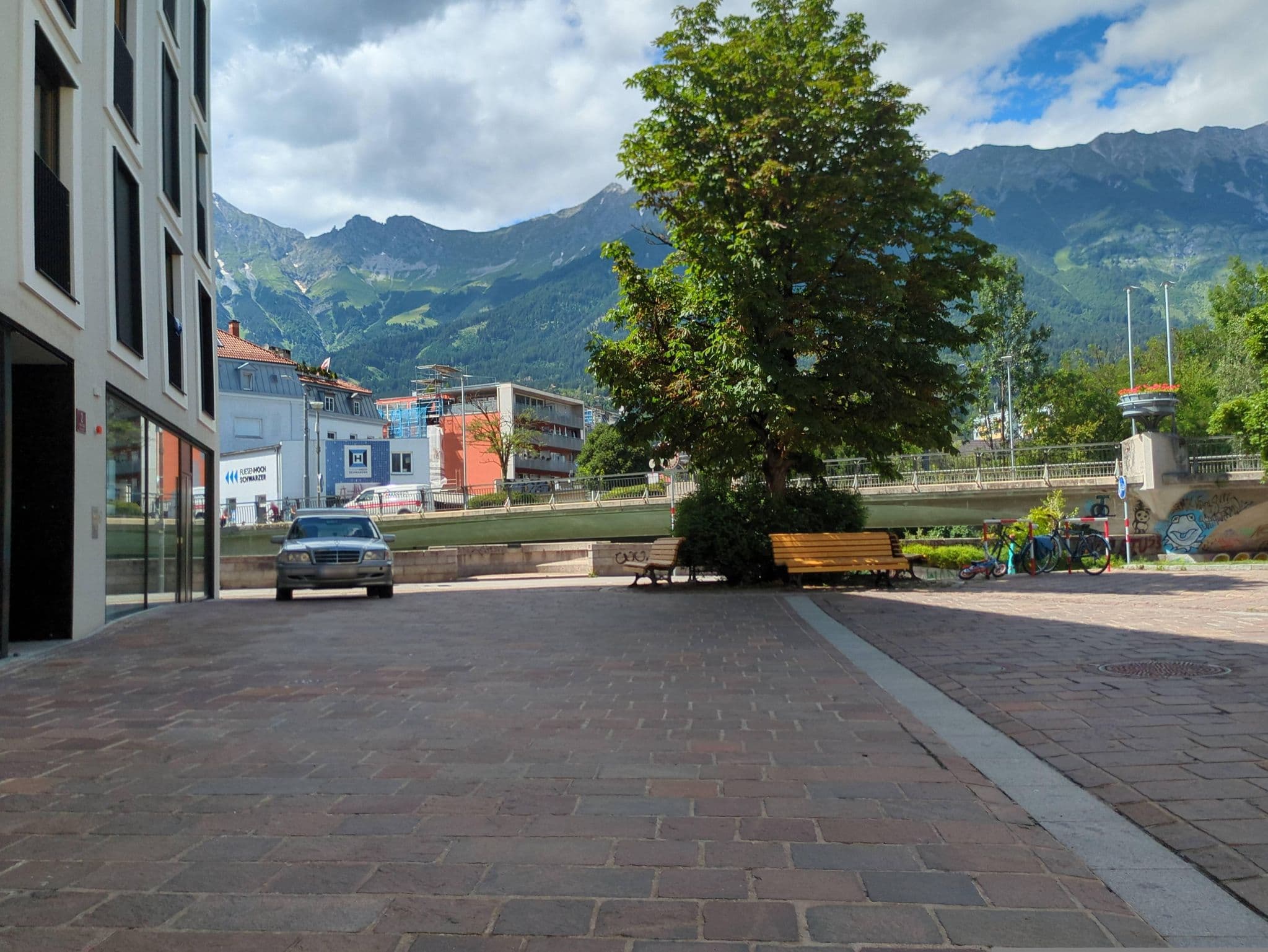 Street view near Bistro's B&B, Pradl — © innsbruck-barrierefrei (CC BY-SA · Mapillary)