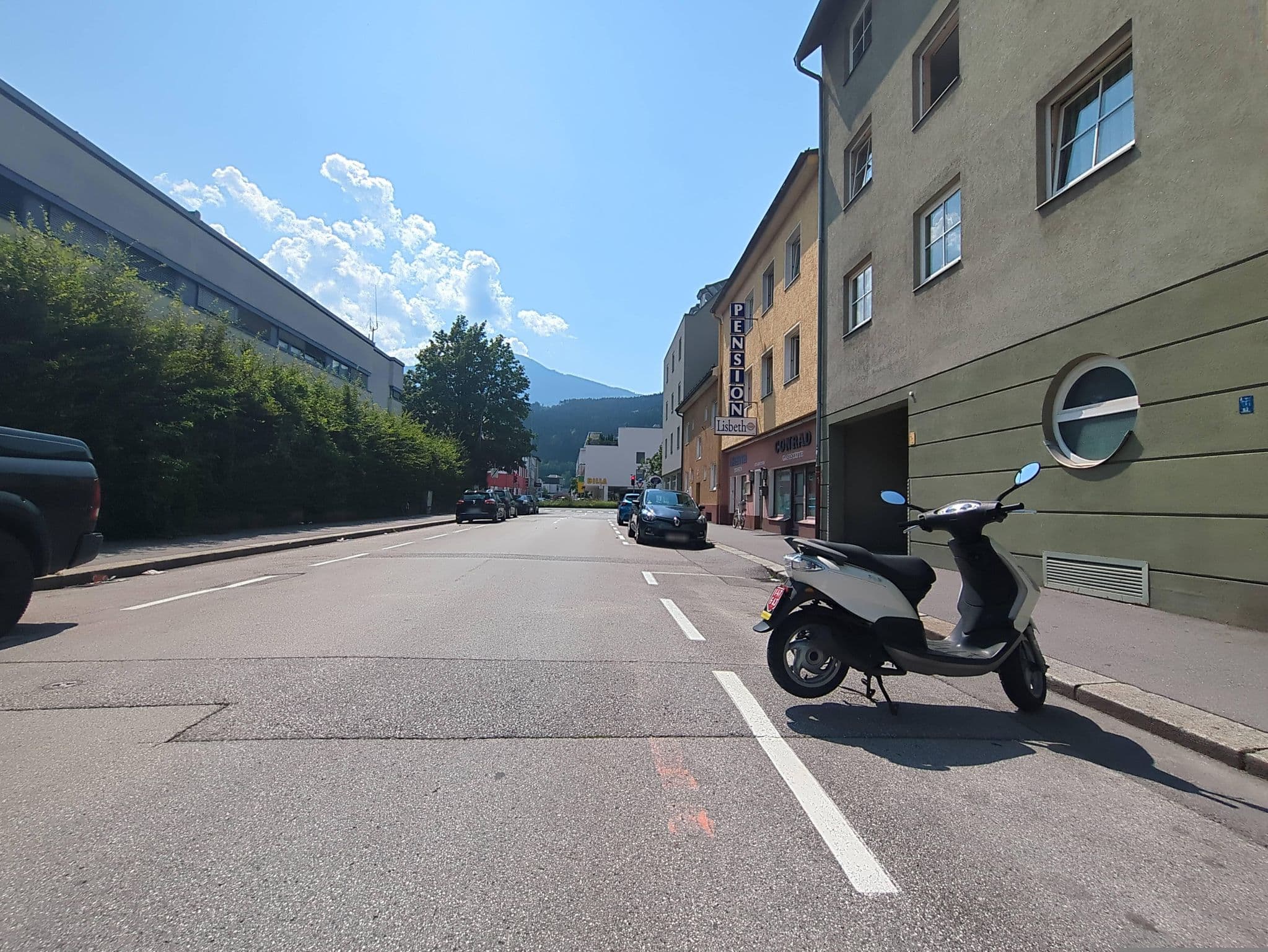 Street view near Pension Lisbeth, Pradl — © innsbruck-barrierefrei (CC BY-SA · Mapillary)
