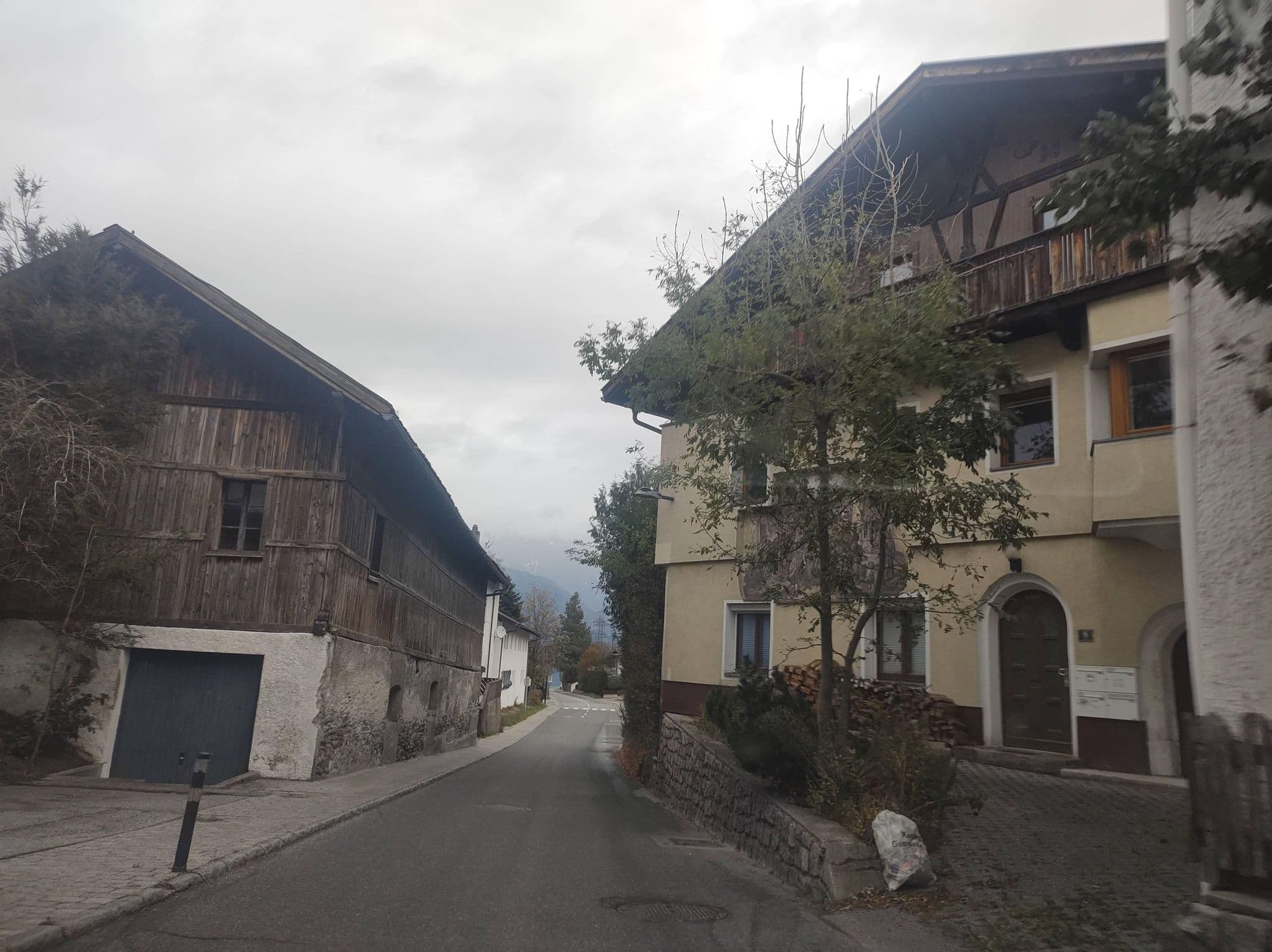 Street view near Isserwirt-Fam. Raitmayr E.U., Lans — © thetornado76 (CC BY-SA · Mapillary)