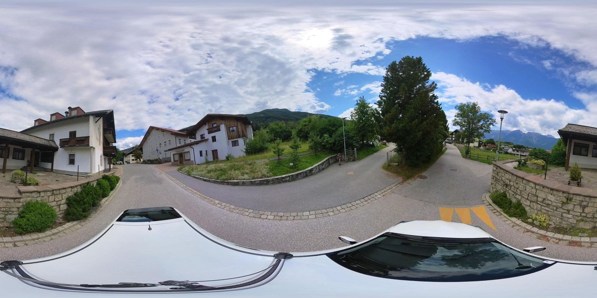 Street view near Kiechl, Rinn — © osmplus_org (CC BY-SA · Mapillary)