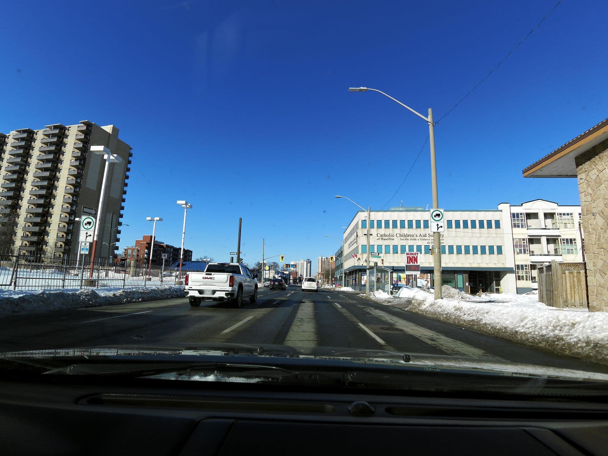 Street view near Budget Inn, Hamilton — © kevo (CC BY-SA · Mapillary)