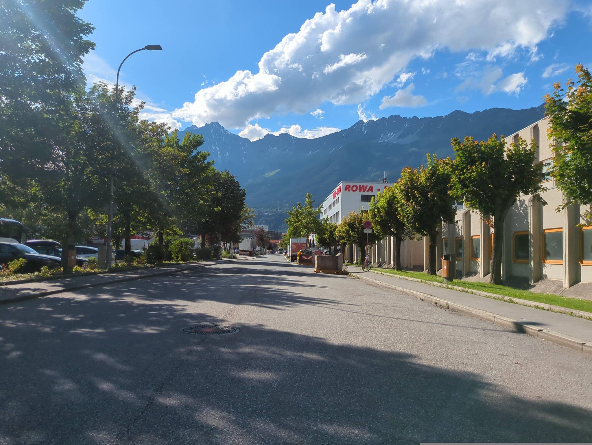 Street view near Stiebleichinger GmbH, Pradl — © innsbruck-barrierefrei (CC BY-SA · Mapillary)