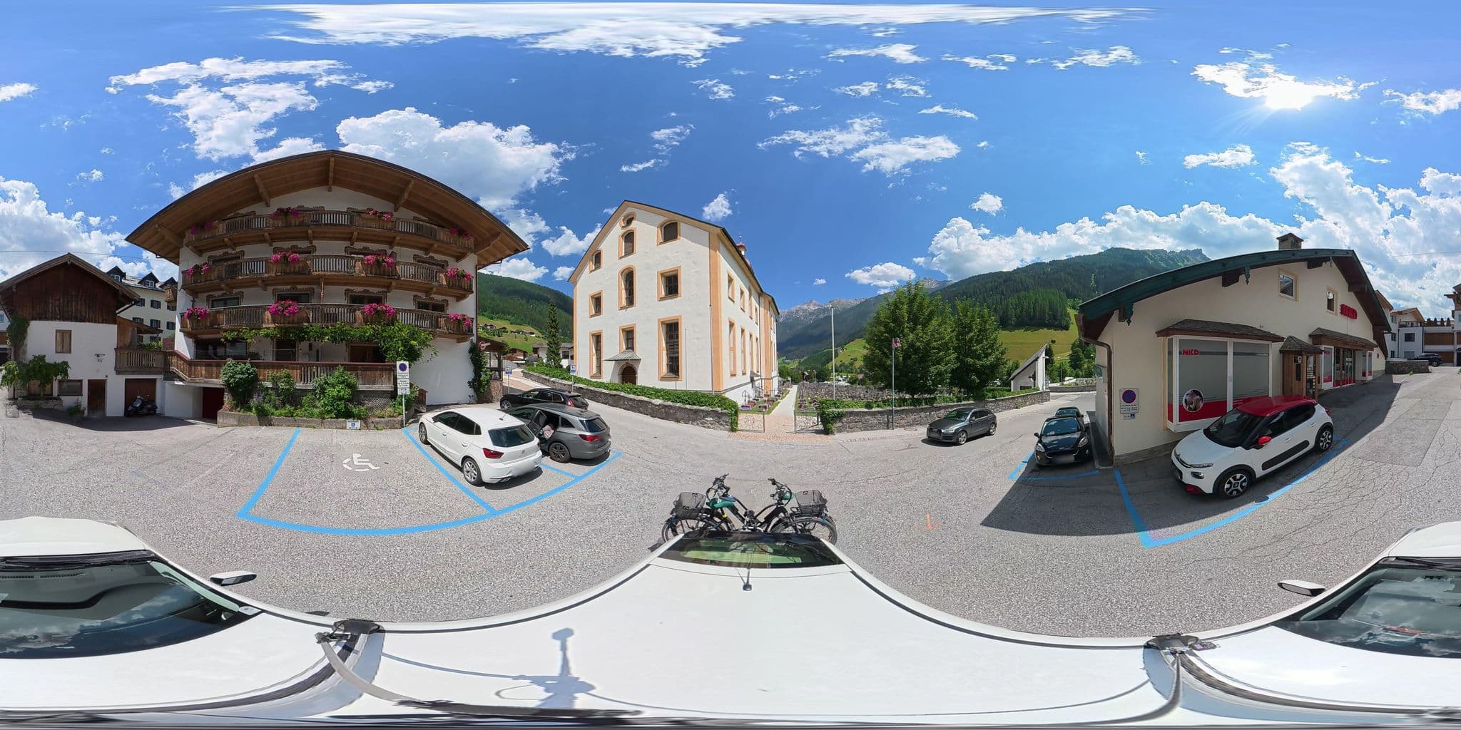 Street view near Alpenhotel Tirolerhof GmbH, Neustift im Stubaital — © osmplus_org (CC BY-SA · Mapillary)