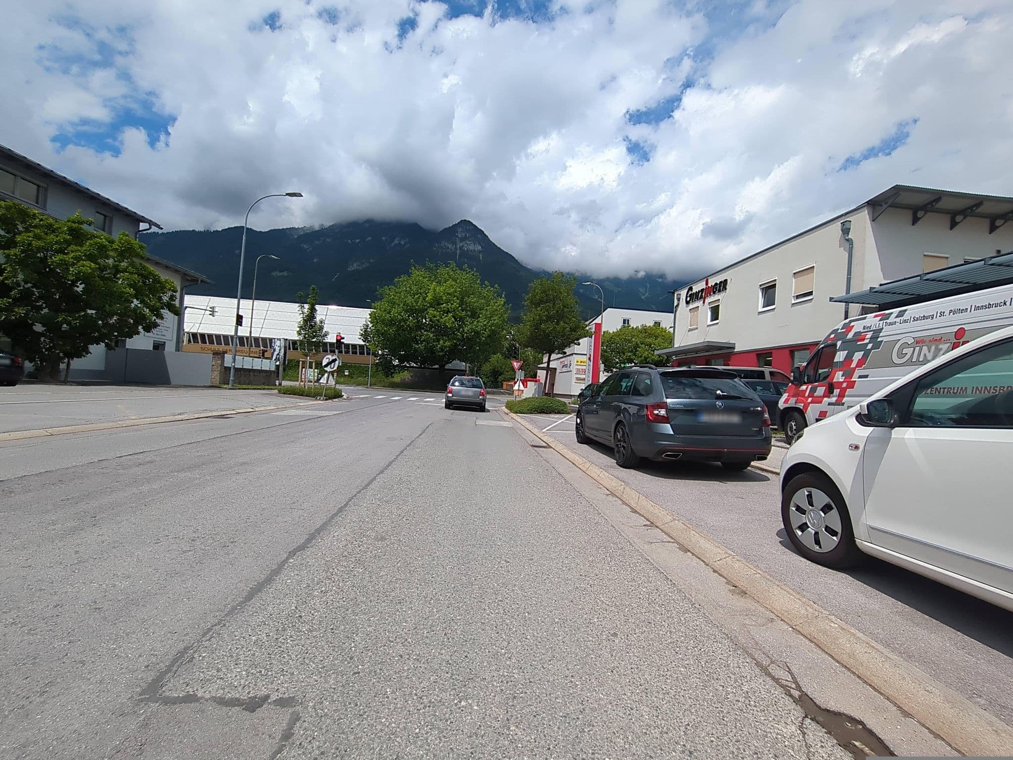 Street view near Hts Total Ski, Hötting — © innsbruck-barrierefrei (CC BY-SA · Mapillary)