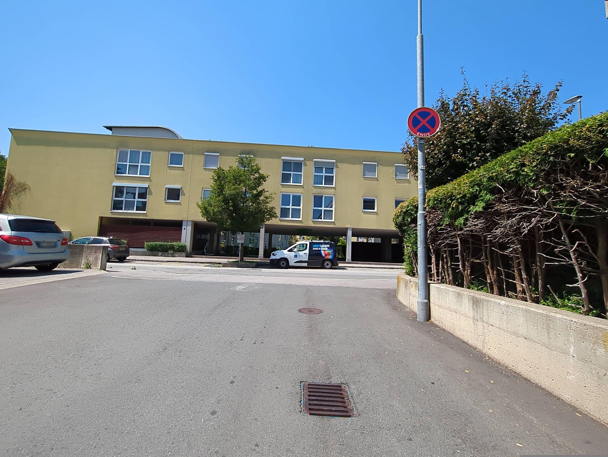 Street view near Hotel Garni Menghini, Amras — © innsbruck-barrierefrei (CC BY-SA · Mapillary)