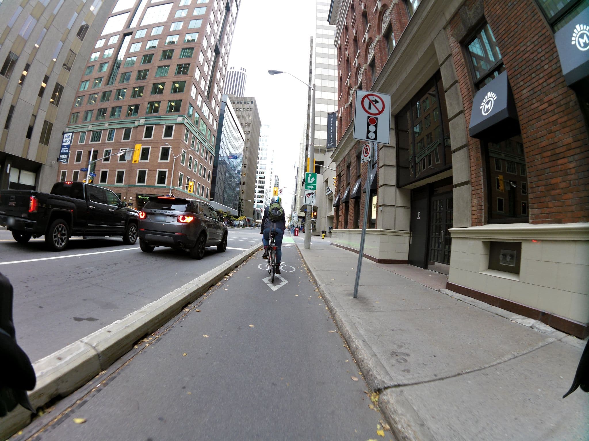 Street view near The Metcalfe Hotel, Centretown — © mronewheeldrive (CC BY-SA · Mapillary)
