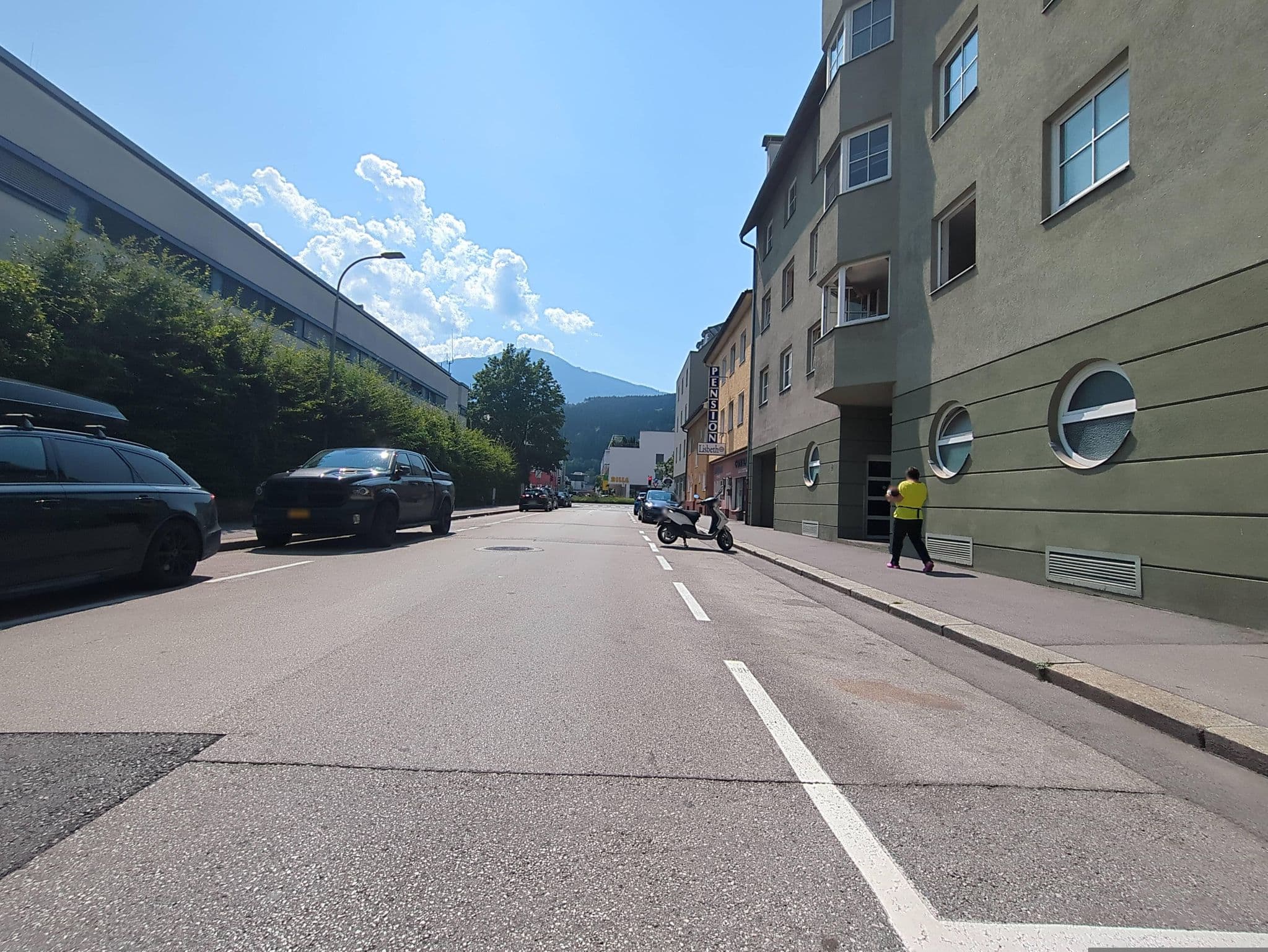Street view near Arthotel, Pradl — © innsbruck-barrierefrei (CC BY-SA · Mapillary)