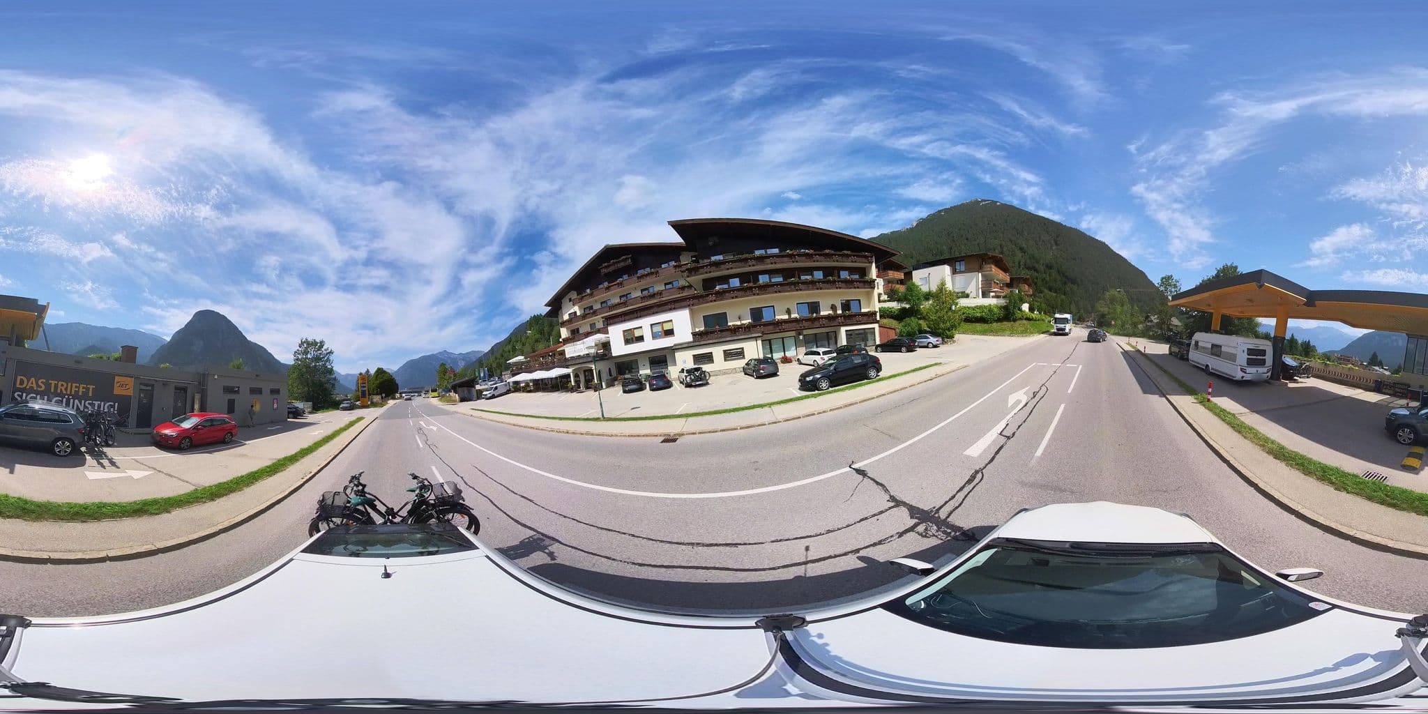 Street view near Alpenhotel Edelweiss | Maurach am Achensee, Maurach — © osmplus_org (CC BY-SA · Mapillary)