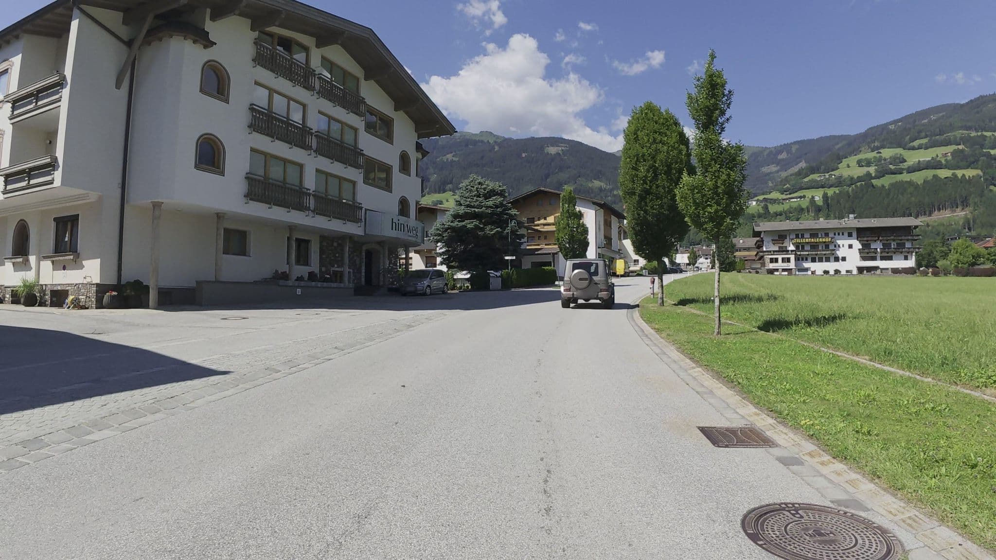 Street view near Appartementen Zillertal, Ried im Zillertal — © Guzzi_Franze (CC BY-SA · Mapillary)
