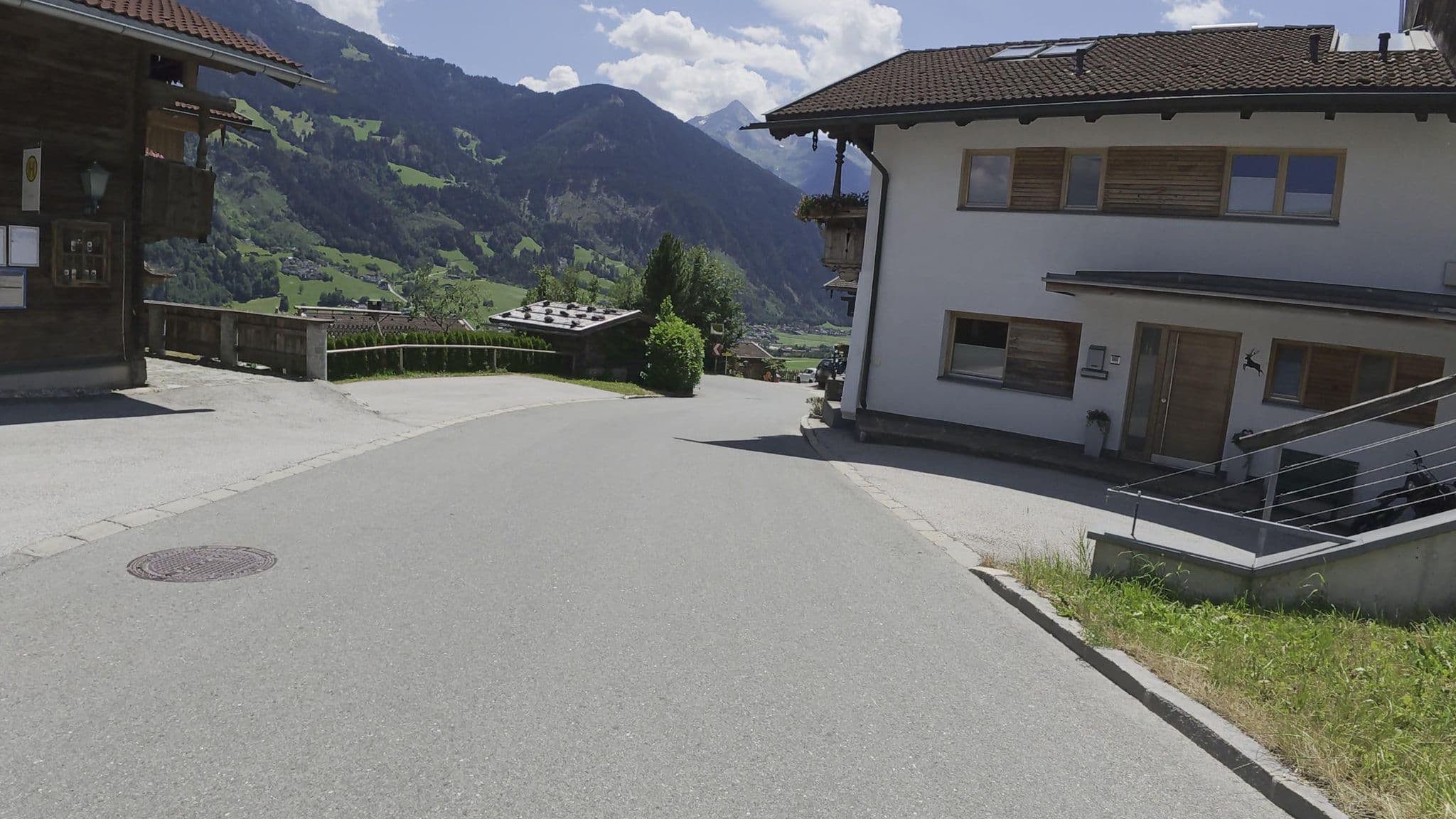 Street view near Bei Rosina, Hippach — © Guzzi_Franze (CC BY-SA · Mapillary)