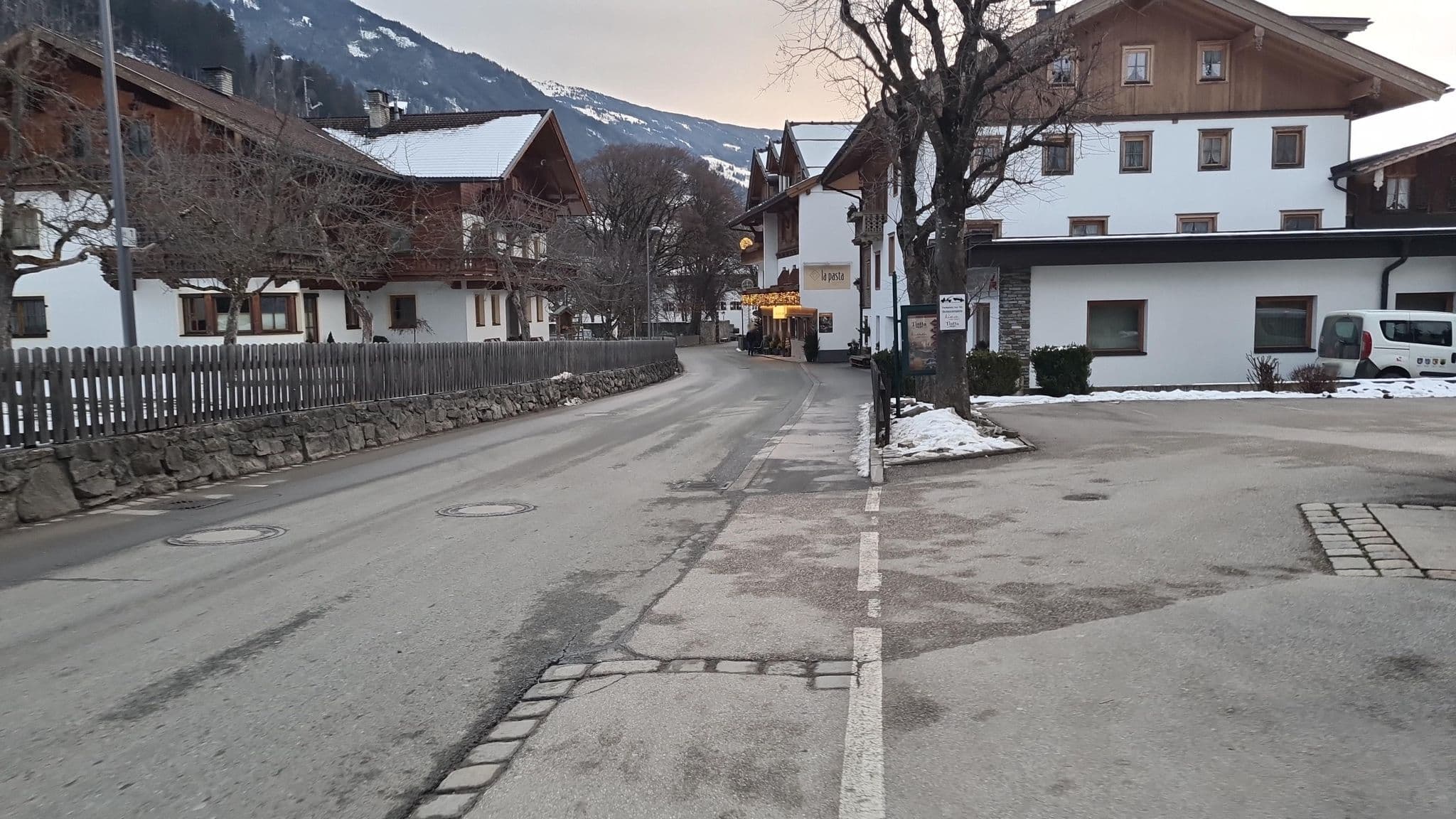Street view near Hotel Tipotsch Stumm, Stumm — © dsmm (CC BY-SA · Mapillary)