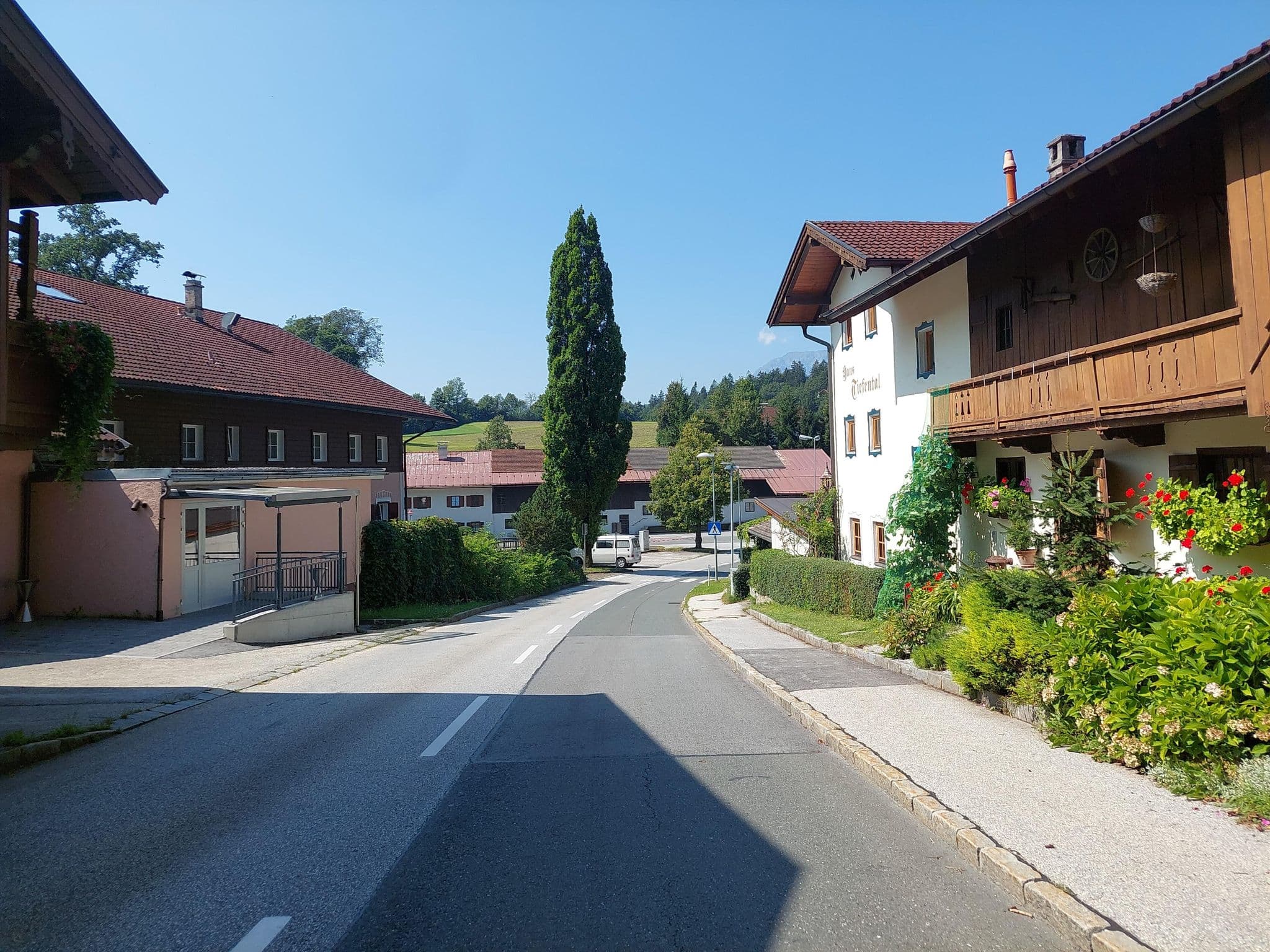 Street view near Elfriede Rinnergschwentner, Breitenbach am Inn — © viavista (CC BY-SA · Mapillary)