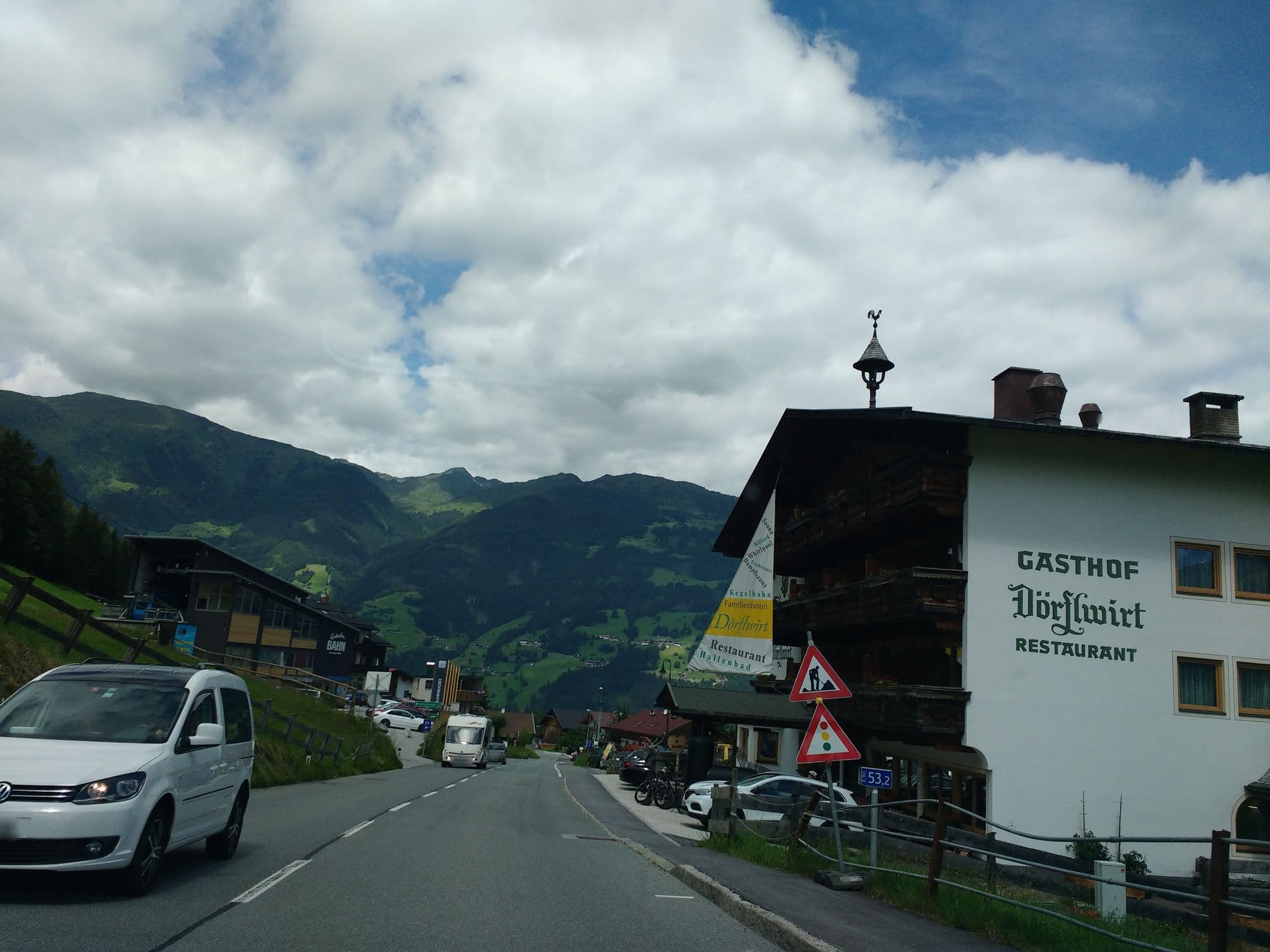 Street view near Gasthaus Dörflwirt, Zell am Ziller — © thetornado76 (CC BY-SA · Mapillary)