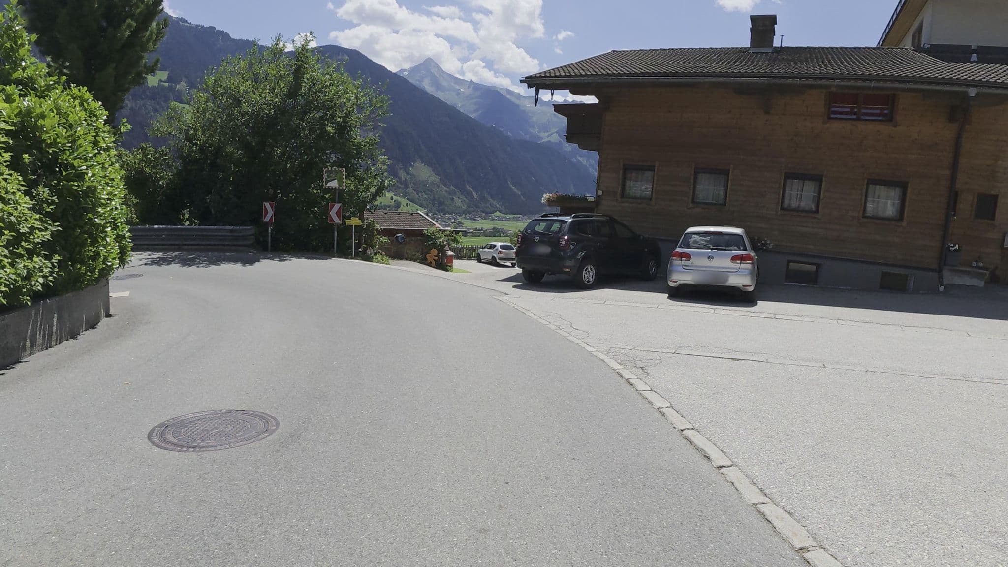Street view near Ferienwohnungen Neuhaushof, Hippach — © Guzzi_Franze (CC BY-SA · Mapillary)