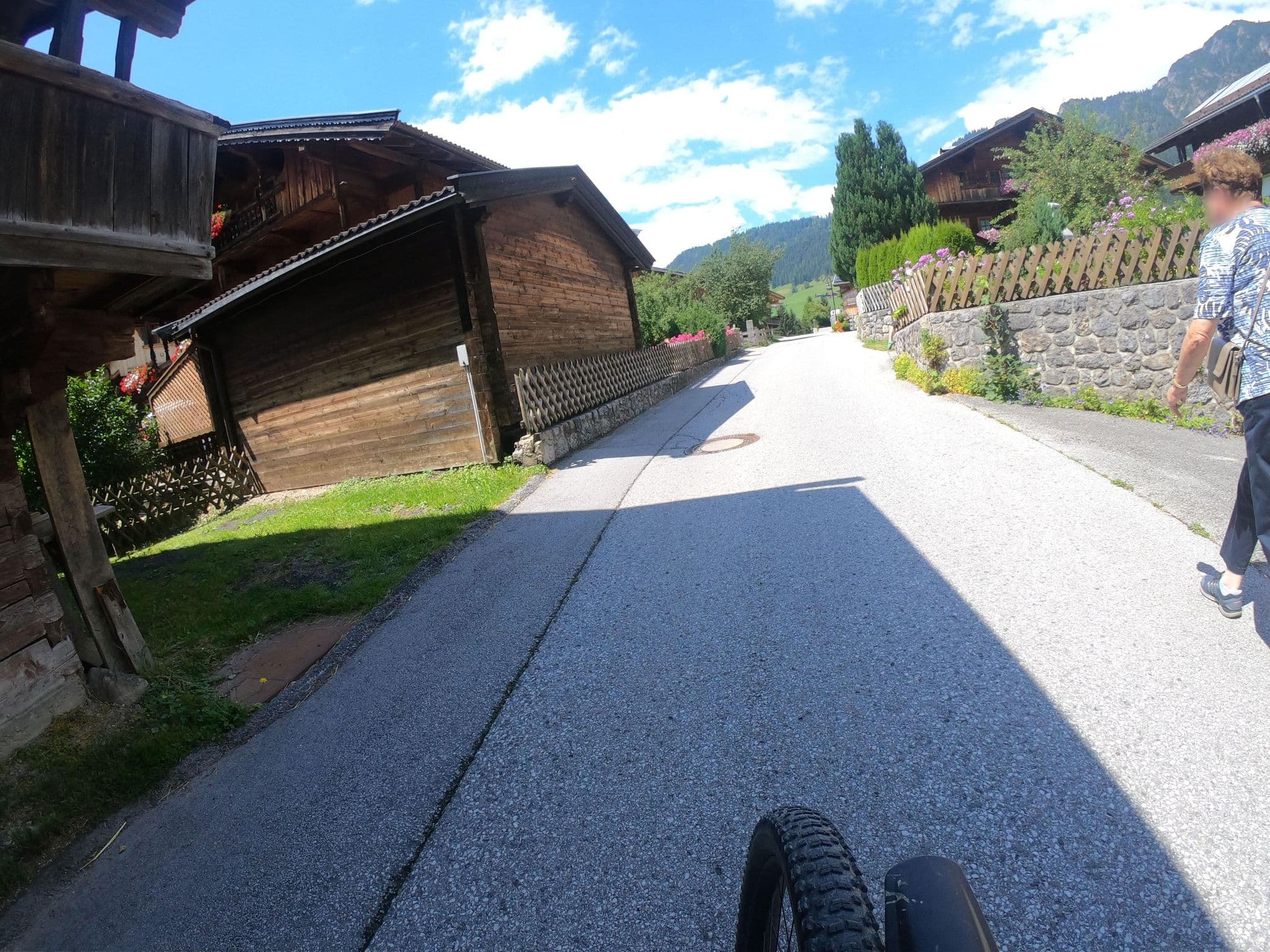 Street view near Bauernhof Innerache Zuhaus, Alpbach — © vinisa (CC BY-SA · Mapillary)