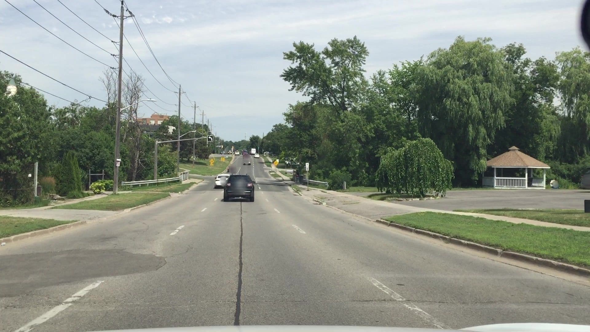 Street view near Kingsway Motel, Oshawa — © lvl5 (CC BY-SA · Mapillary)