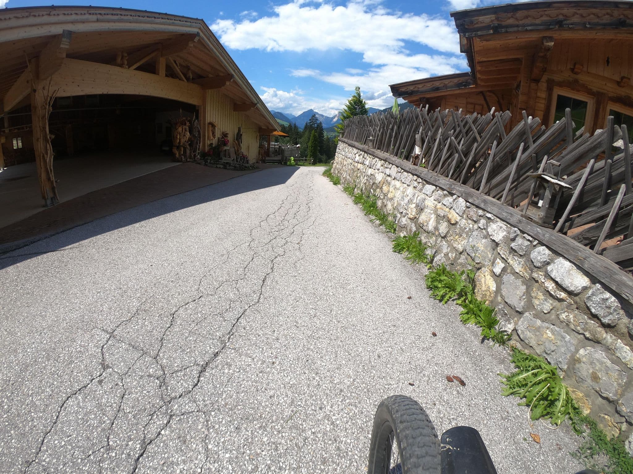 Street view near Almsauna & Aparthaus Rosenhof, Alpbach — © vinisa (CC BY-SA · Mapillary)
