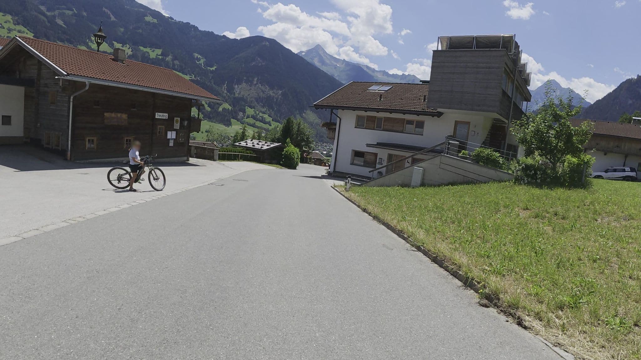 Street view near Veitlerhof, Hippach — © Guzzi_Franze (CC BY-SA · Mapillary)