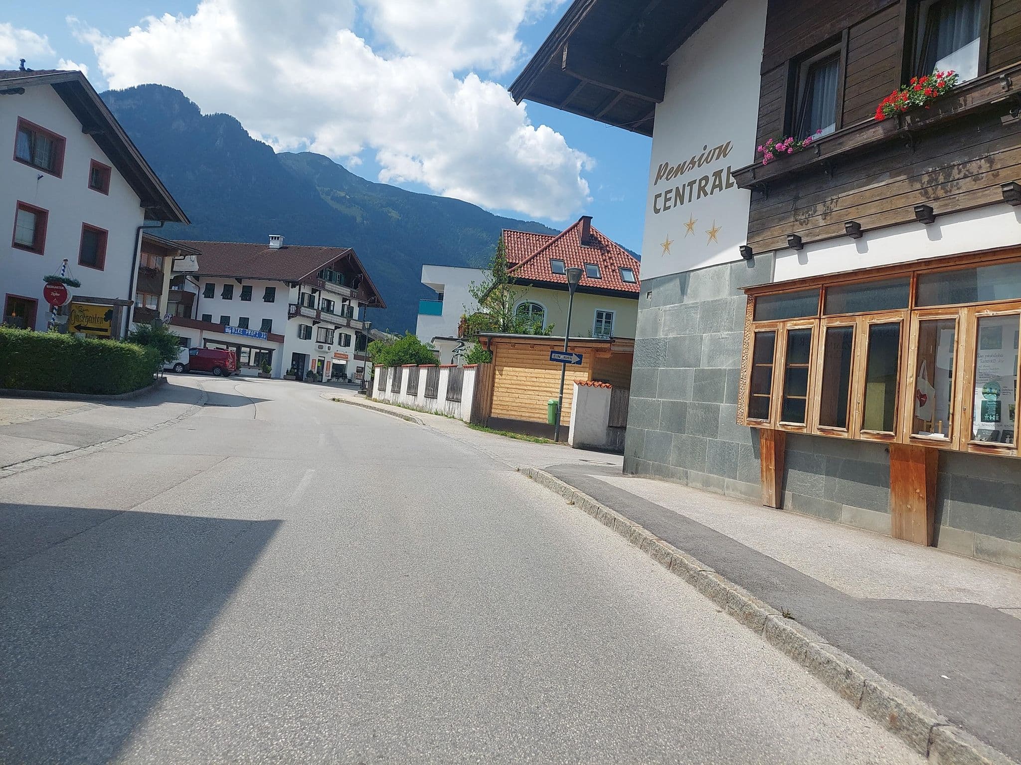 Street view near Hotel Pension Central, Voldöpp — © viavista (CC BY-SA · Mapillary)