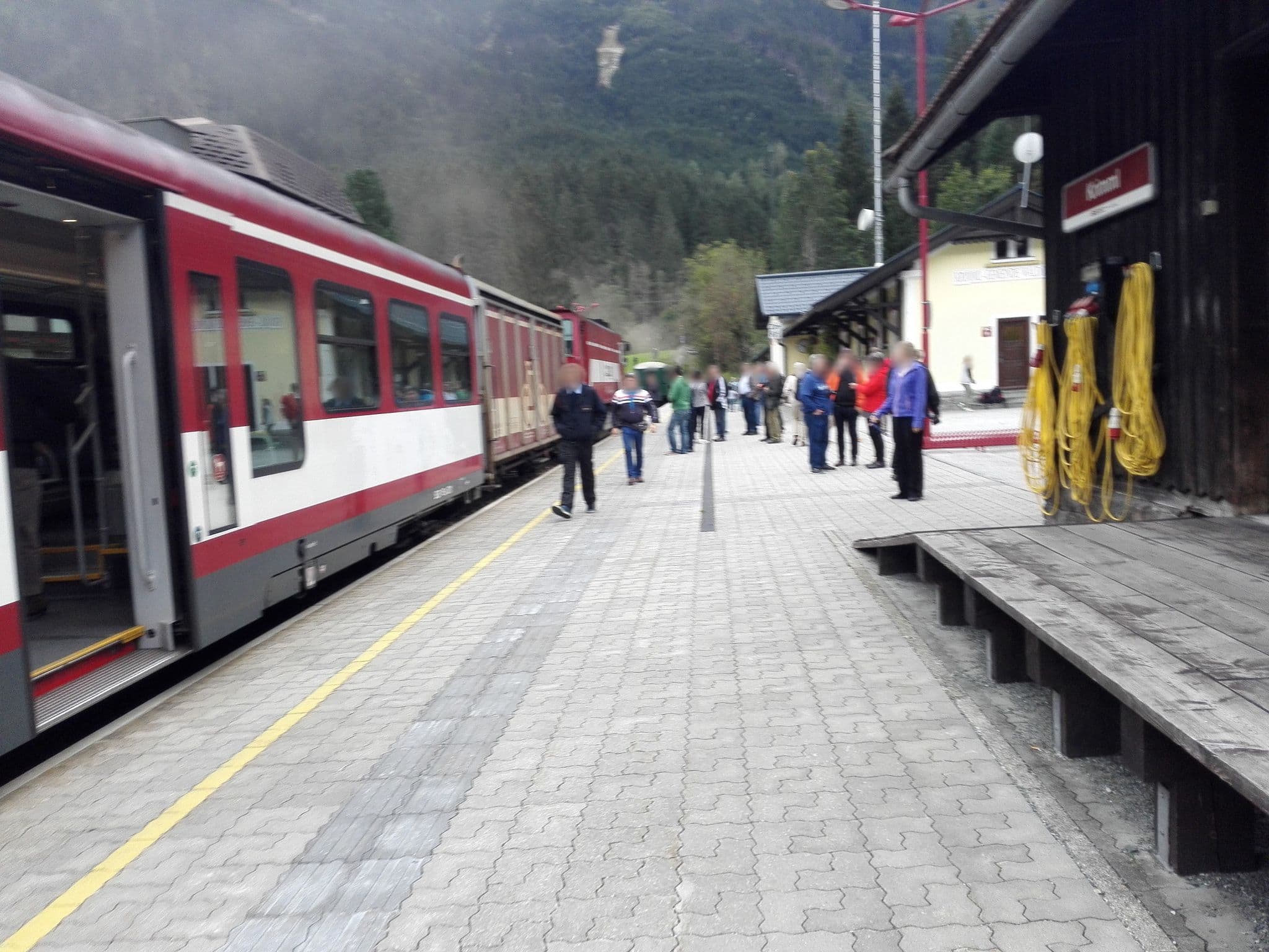 Street view near Gabi’s Lodge, Neukirchen am Großvenediger — © aceini (CC BY-SA · Mapillary)