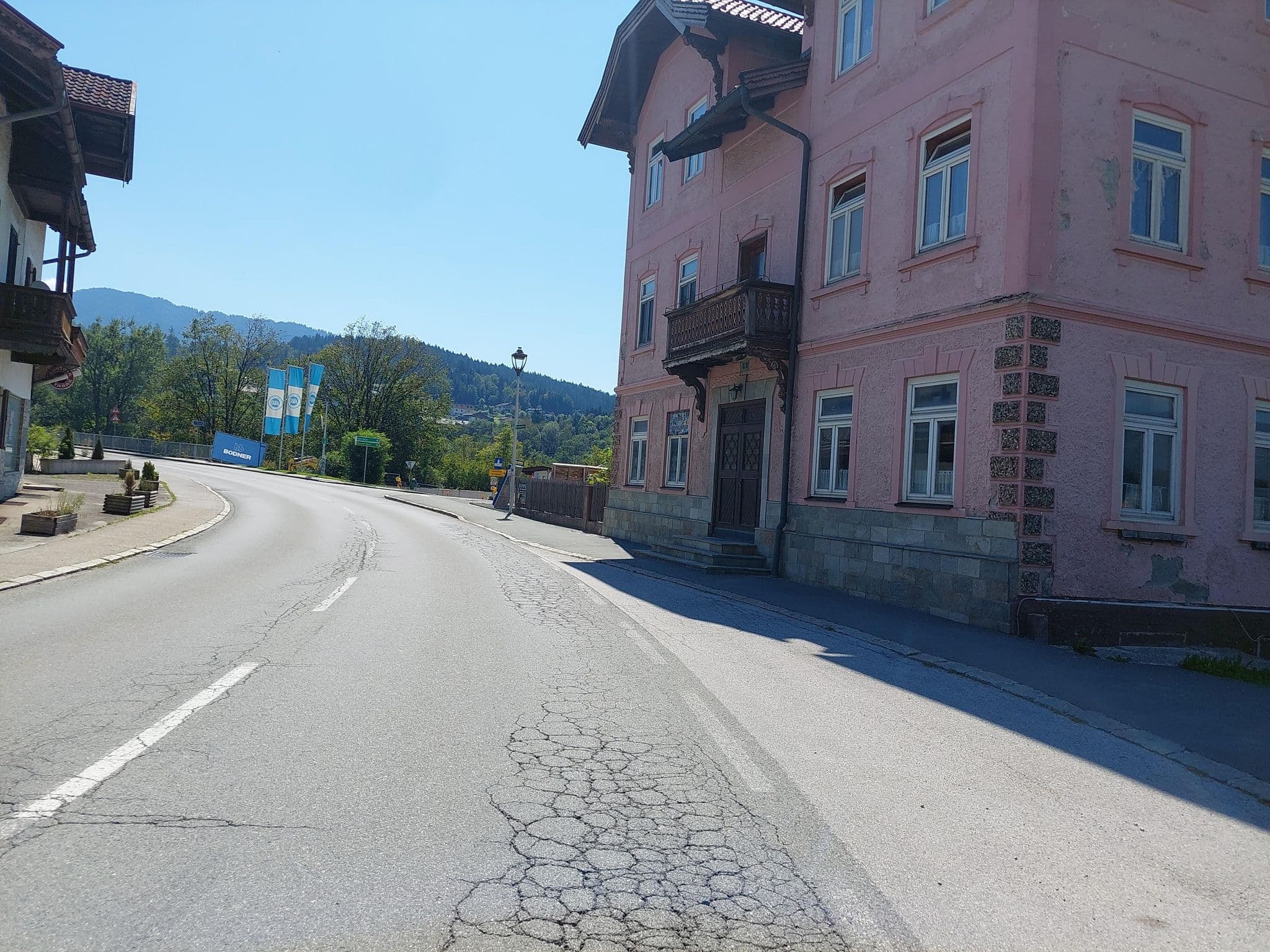 Street view near Gasthaus Innbrücke, Kirchbichl — © viavista (CC BY-SA · Mapillary)