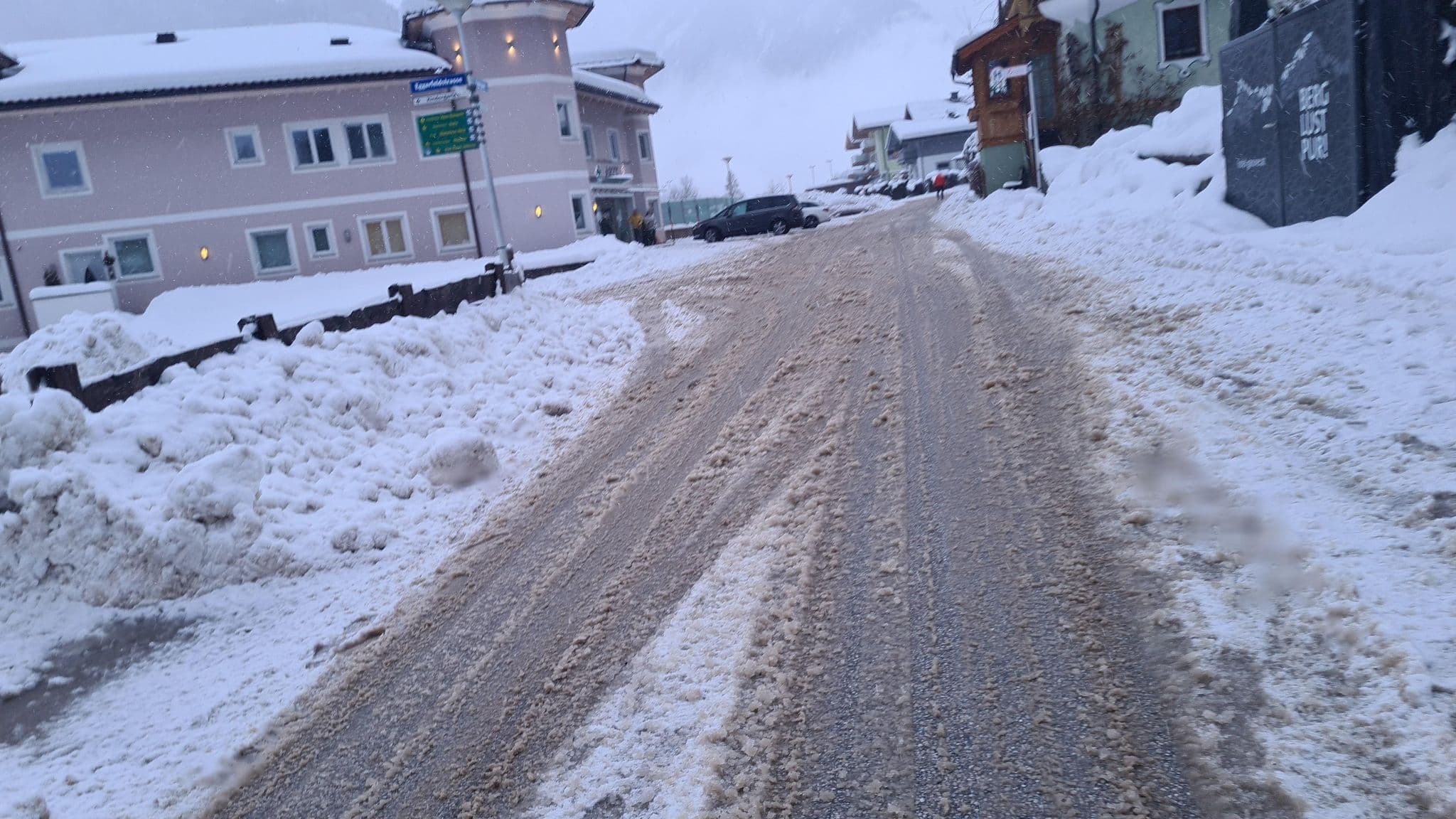 Street view near Wanderhotel Gassner, Neukirchen am Großvenediger — © dsmm (CC BY-SA · Mapillary)