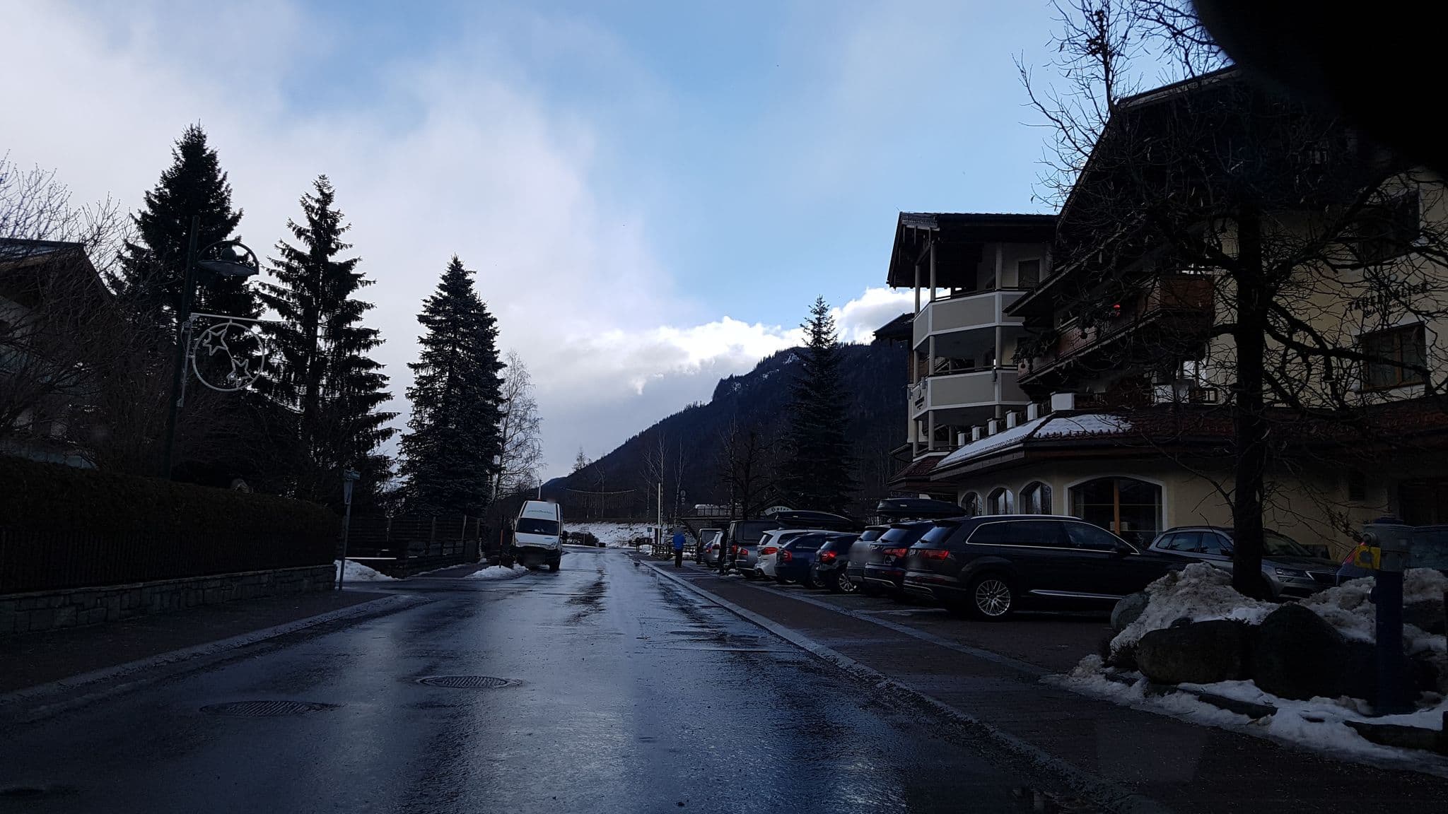 Street view near Gasthaus Tauernblick, Bramberg am Wildkogel — © dsmm (CC BY-SA · Mapillary)