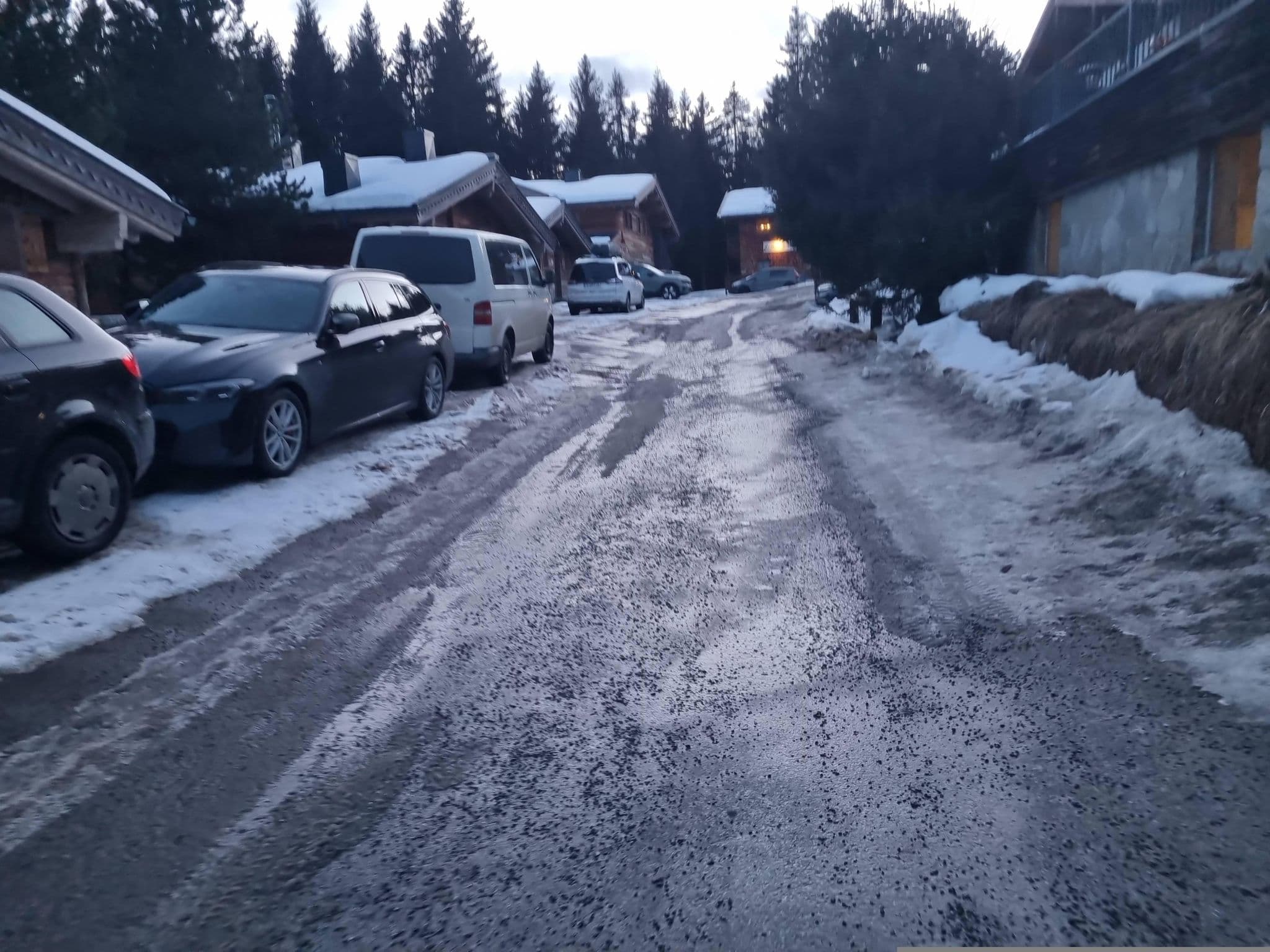 Street view near chalet zwillings asten 1, Neukirchen am Großvenediger — © dsmm (CC BY-SA · Mapillary)