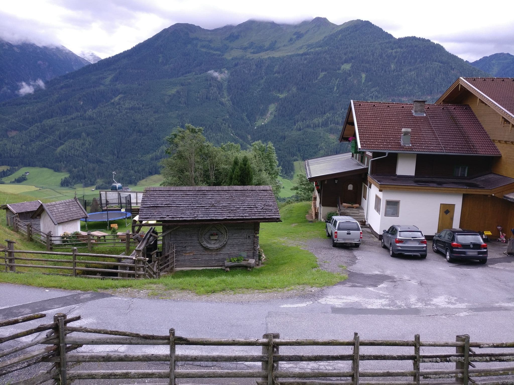 Street view near Gasthof Stockenbaum, Neukirchen am Großvenediger — © danielzimmer (CC BY-SA · Mapillary)